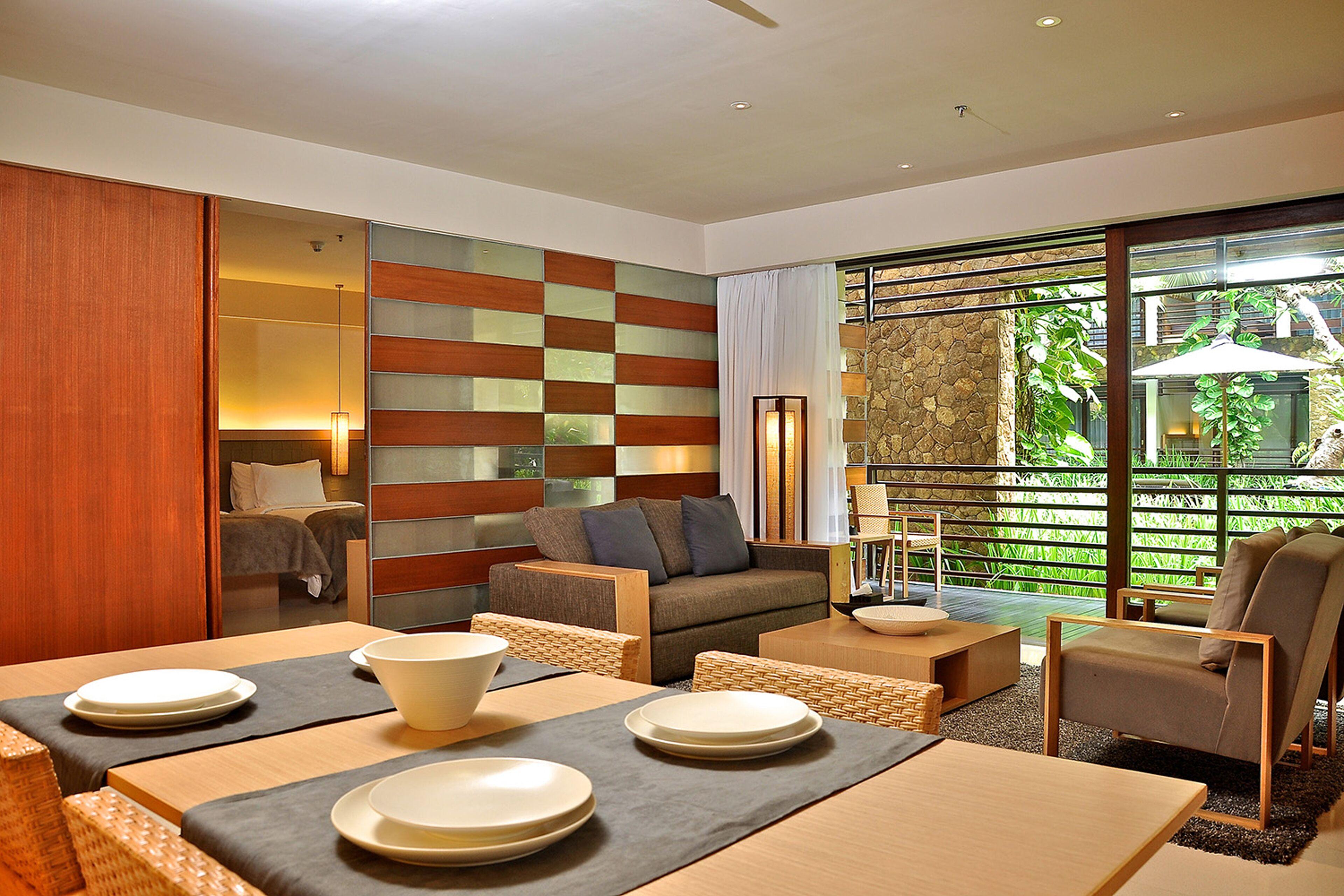 Premier 1 Bedroom Suite Pool View Balcony
