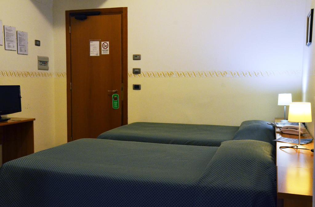 Camera Doppia con Letti Singoli