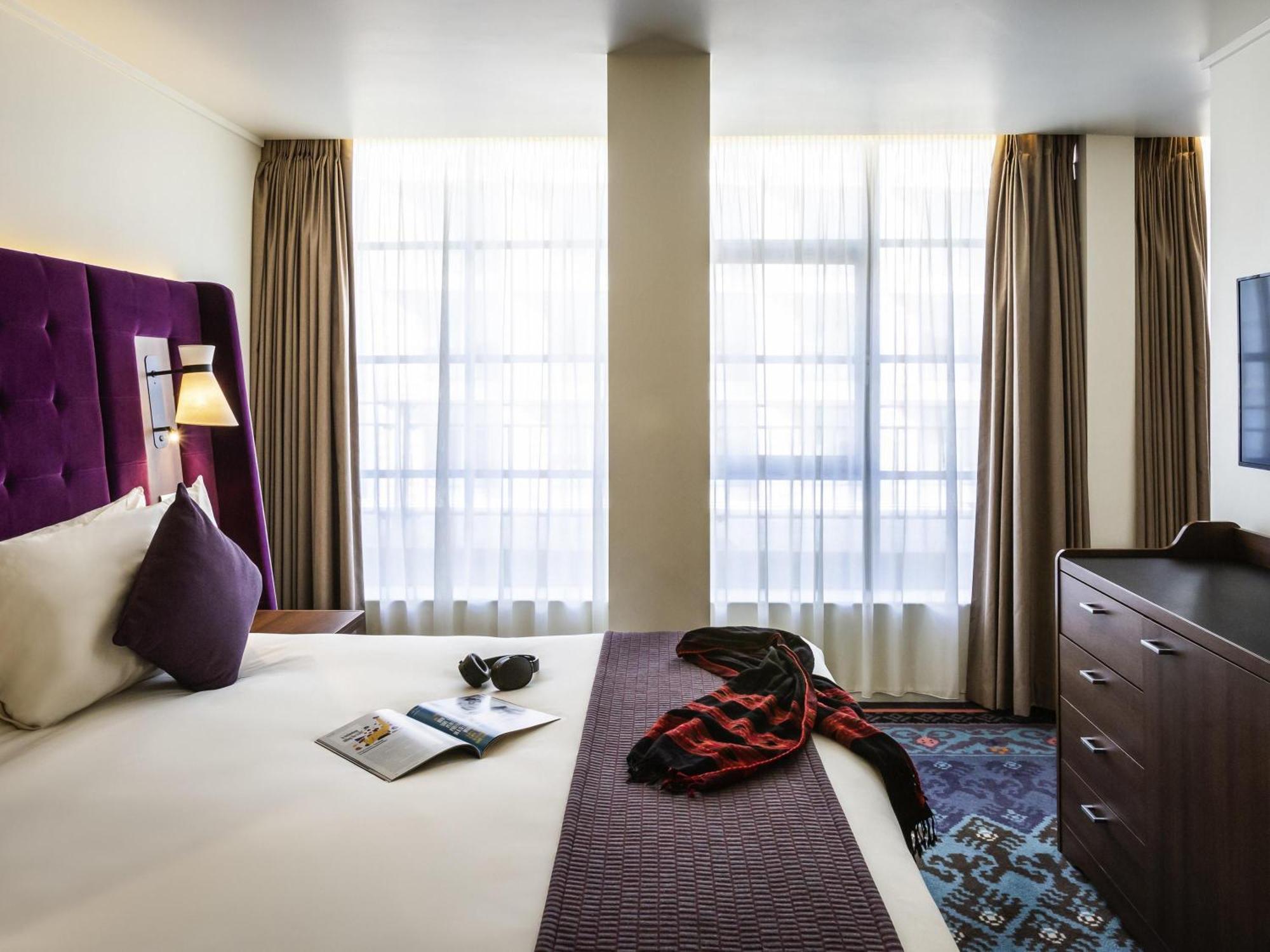 Suíte Júnior com Cama King-Size e Sofá-Cama