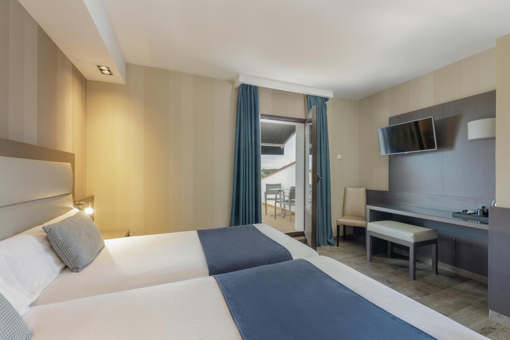Double or Twin Room Terrace