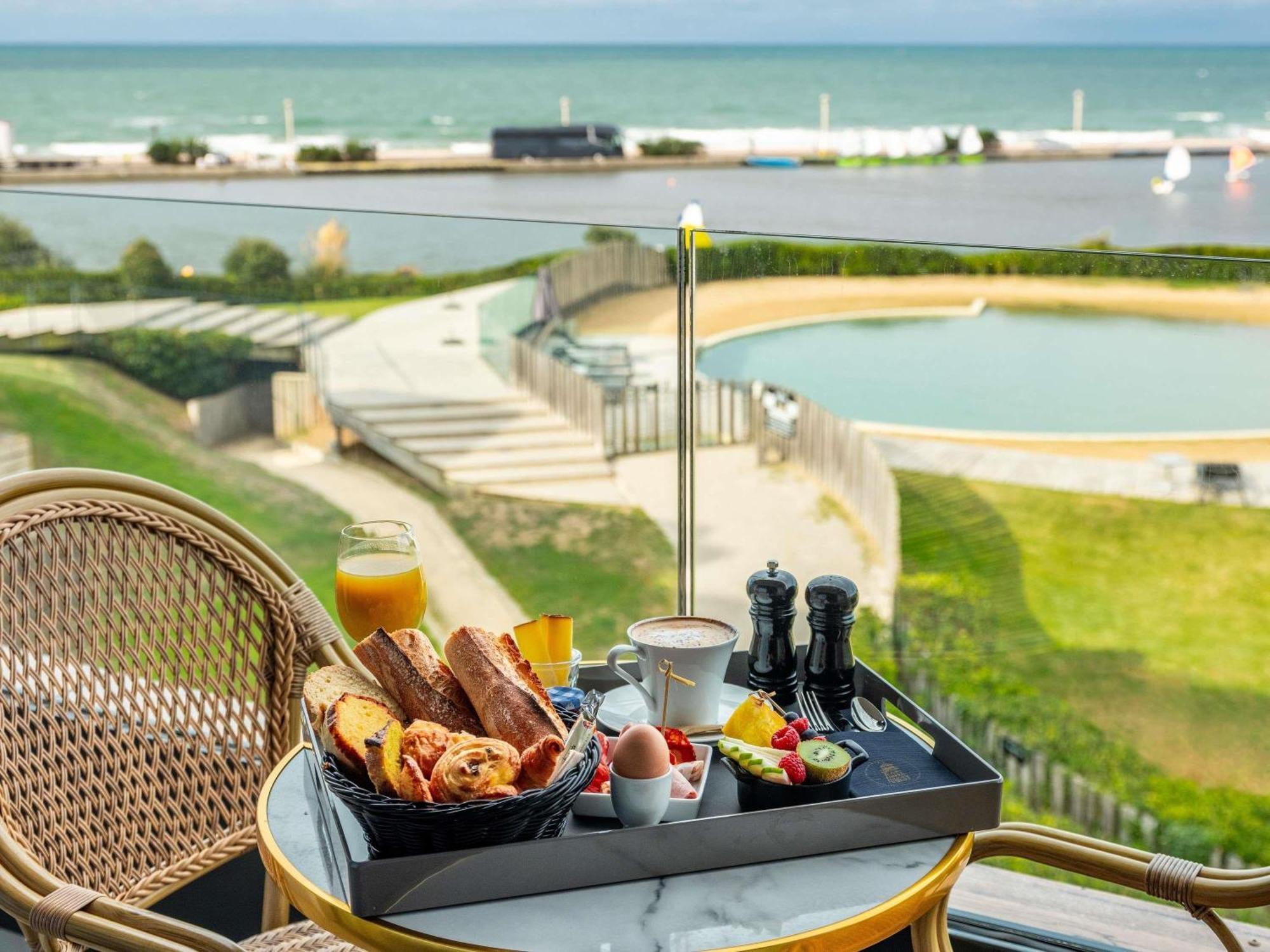 Classic Room with Queen Bed or Two Single Beds, Balcony and Sea View