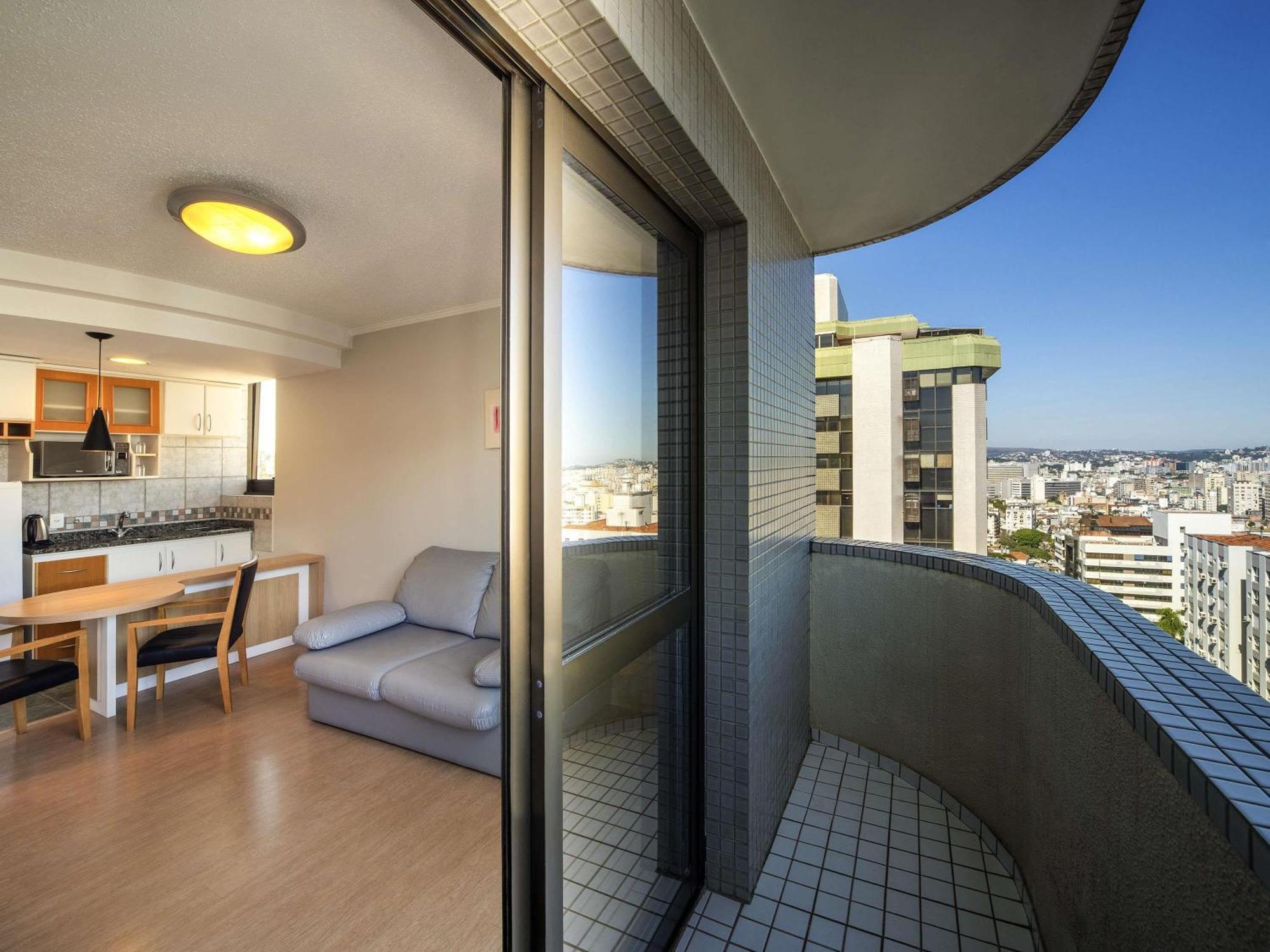 Apartamento Superior com 1 Cama de Casal e Sacada