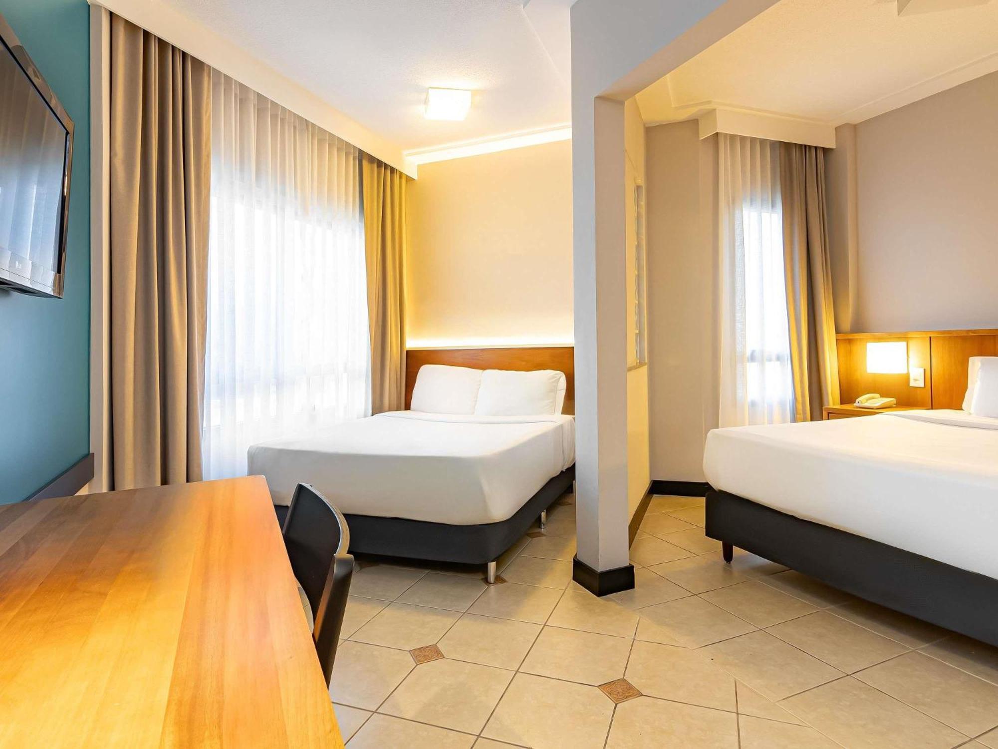 Quarto Família com 2 Camas de Casal