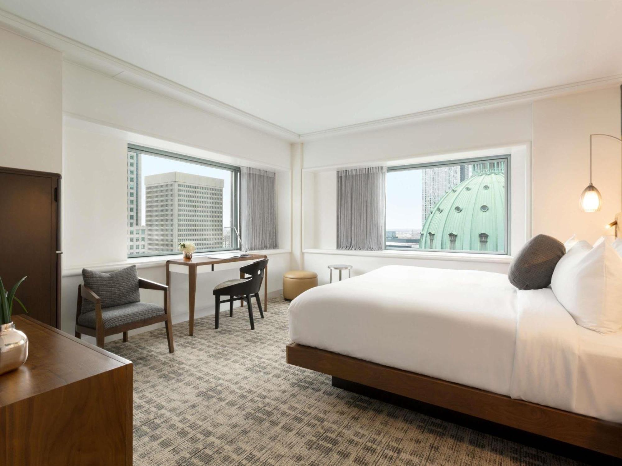 Deluxe King Room with View