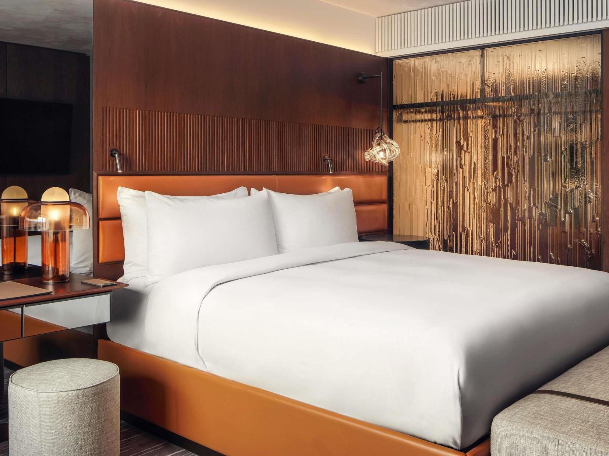 Deluxe Zimmer mit Kingsize-Bett mit Flussblick