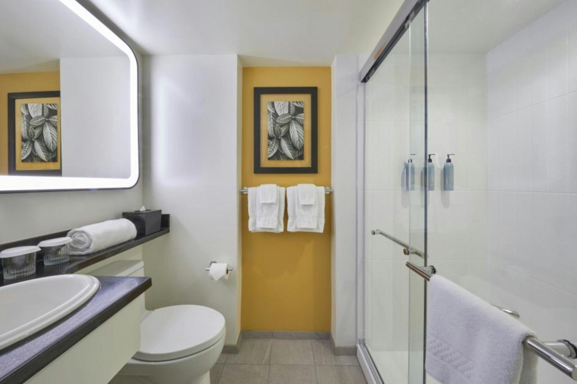 Standard Cozy Queen Studio with Balcony - Mobility/Hearing Accessible with Roll-In Shower