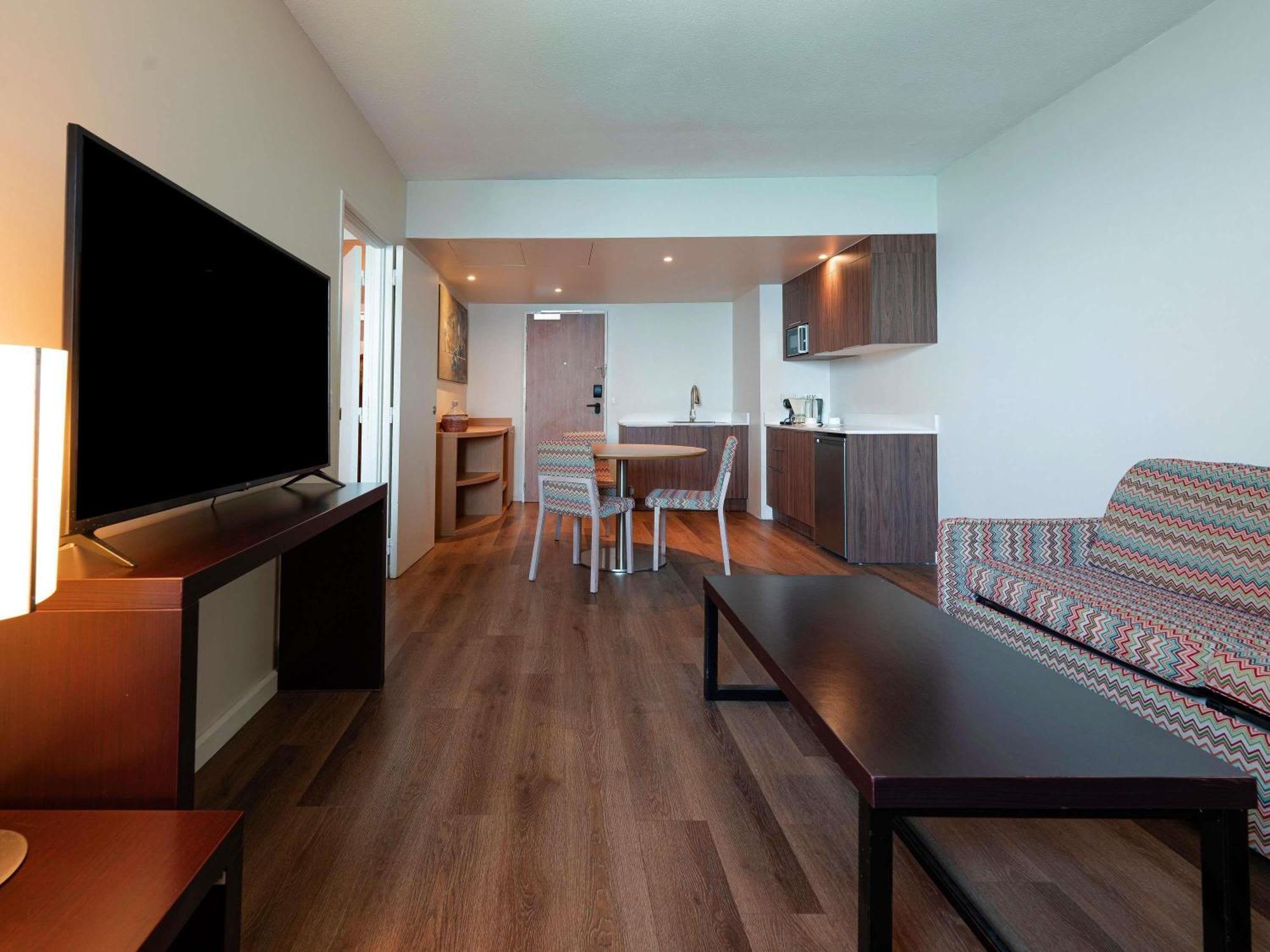Junior Suite One Double Bed Ocean Side