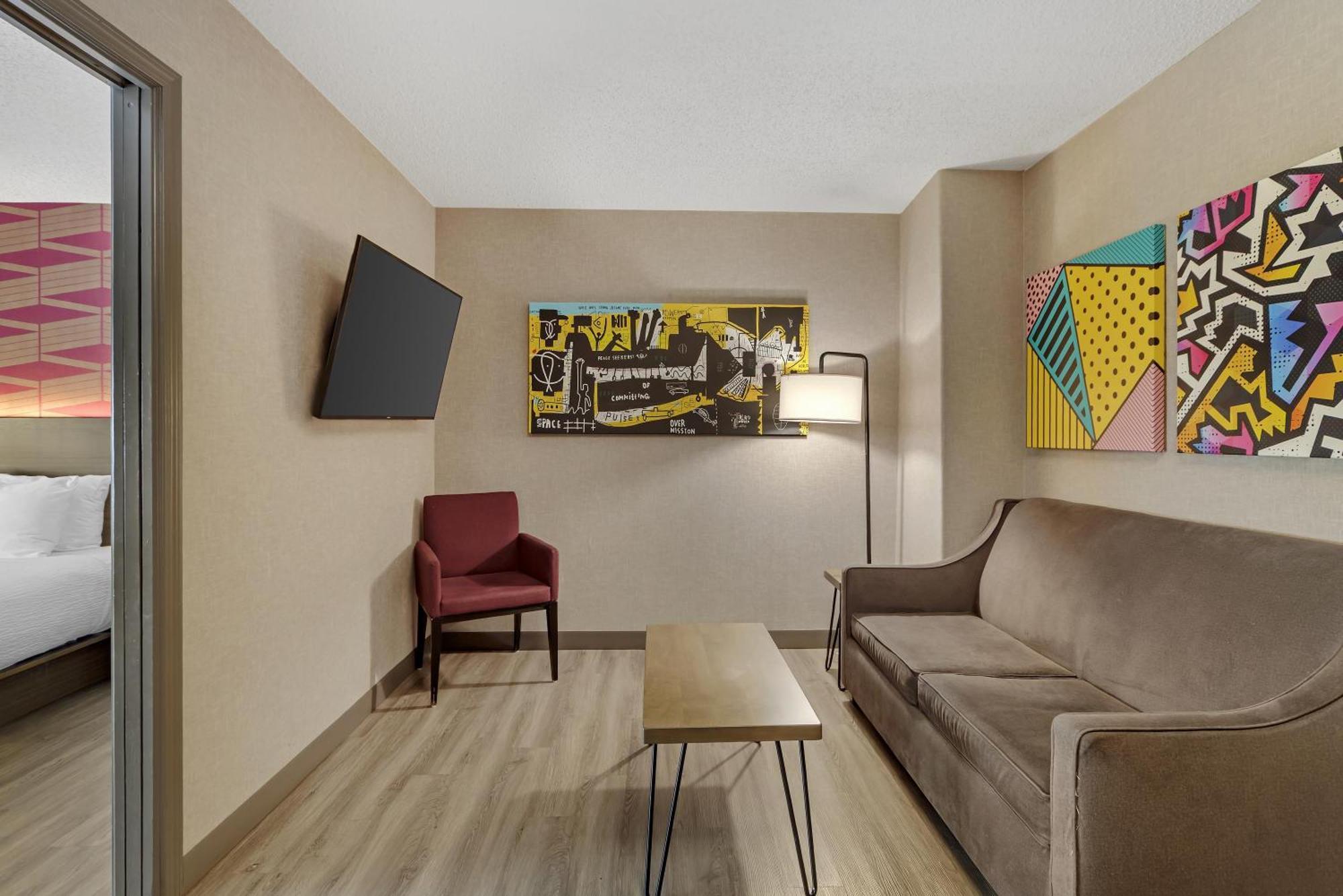 King Suite with Sofa Bed - Shower Only/Non-Smoking