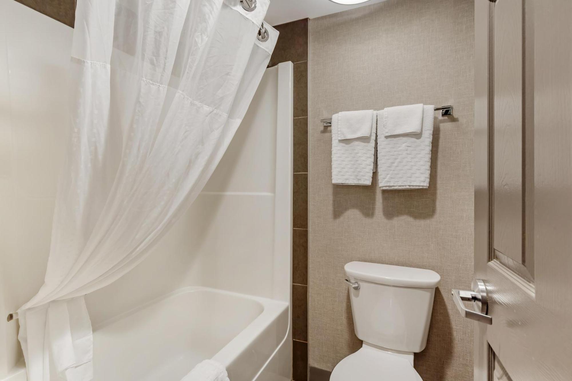 Queen Room Two Queen Beds Shower Only