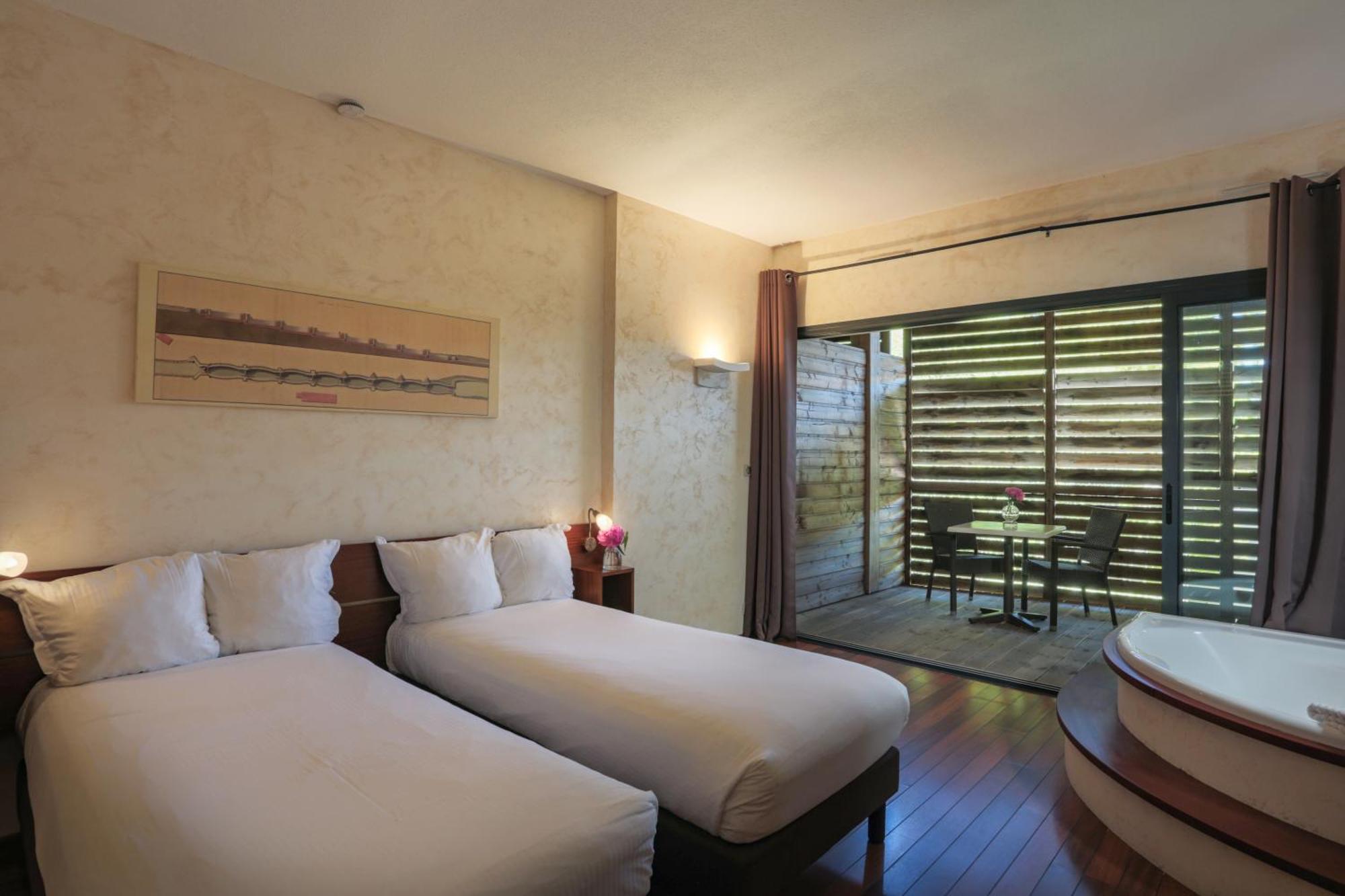 Suite Spa Bath Kitchenette