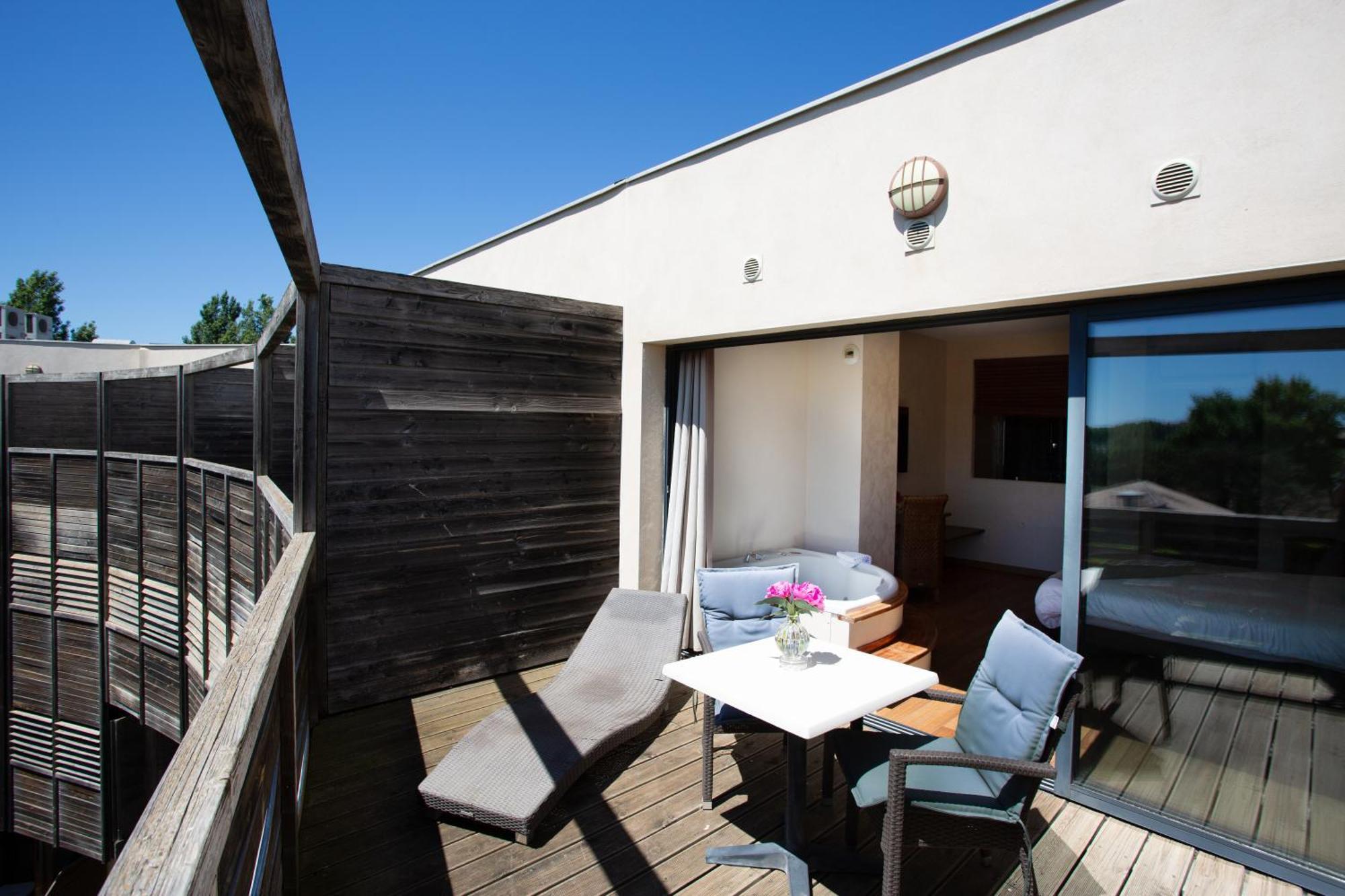 Suite Spa Bath Kitchenette