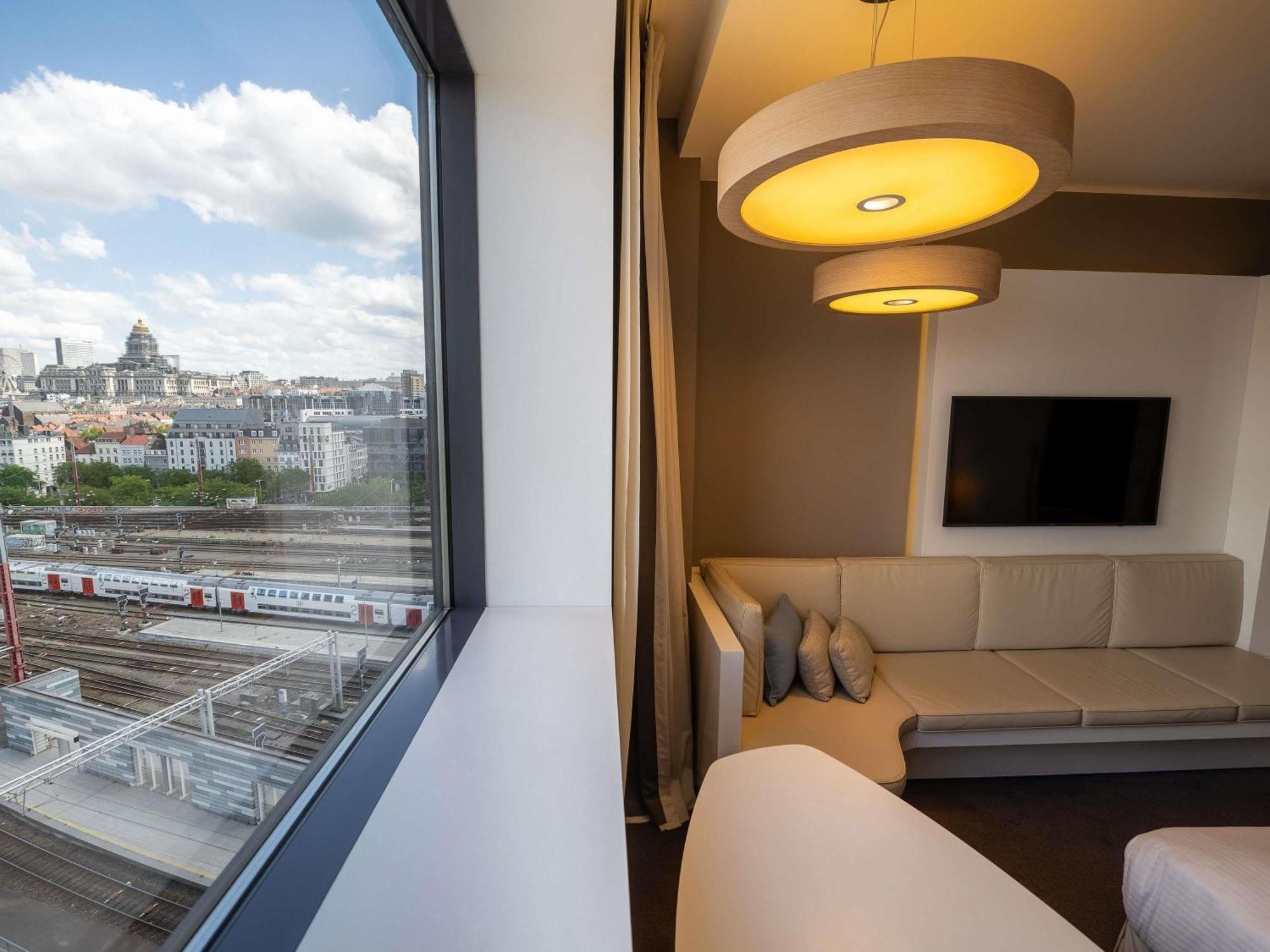 Superior Zimmer mit Kingsize-Bett und Stadtblick