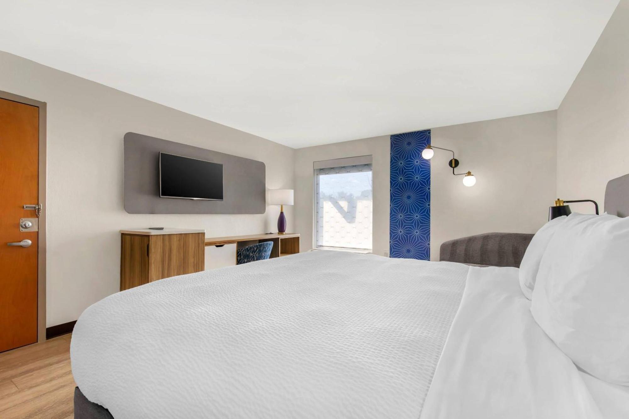 King Room Roll Shower Disability Access or Non Smoking