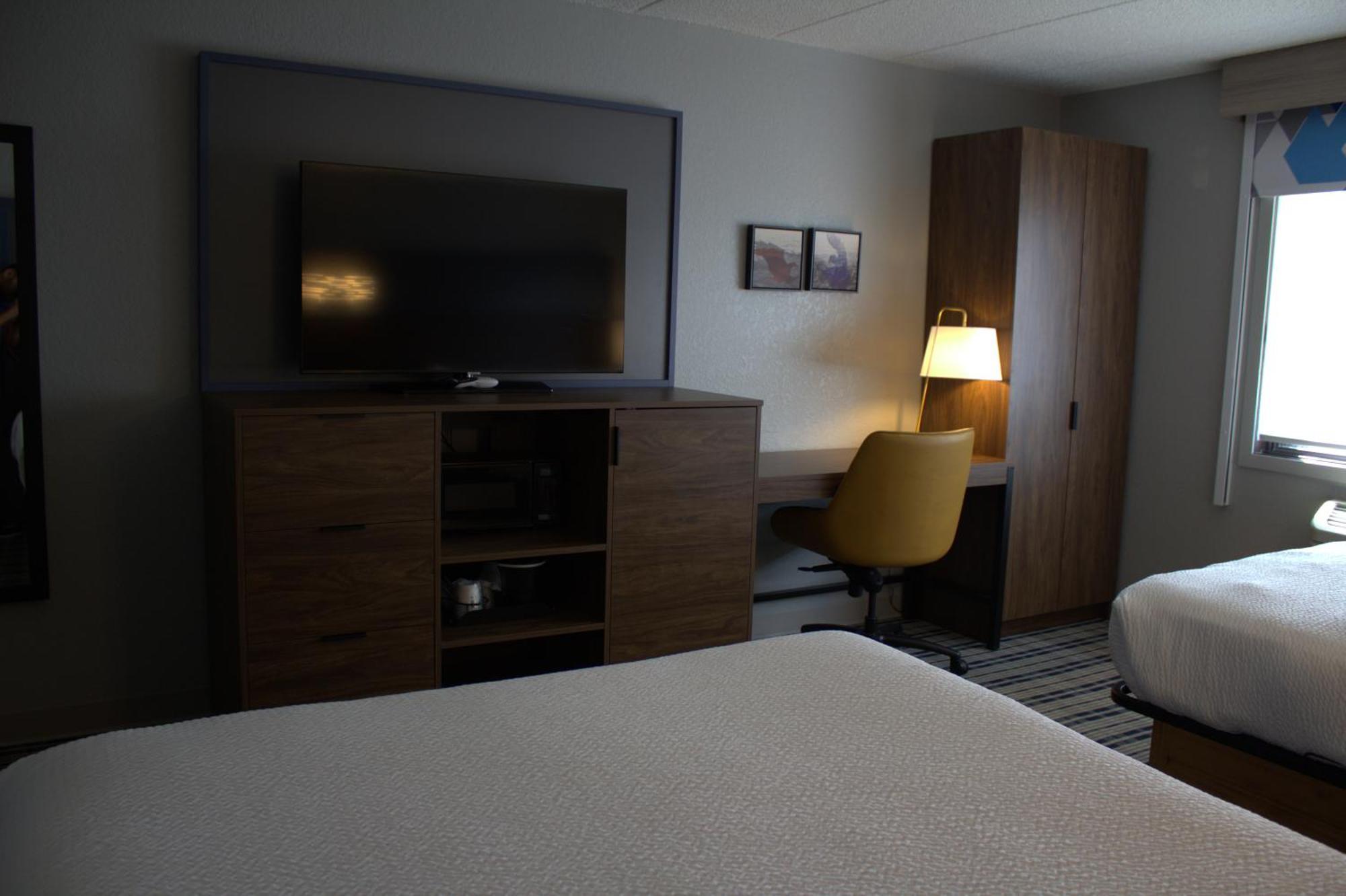 Queen Room Two Queen Beds Pet Friendly or Non-Smoking