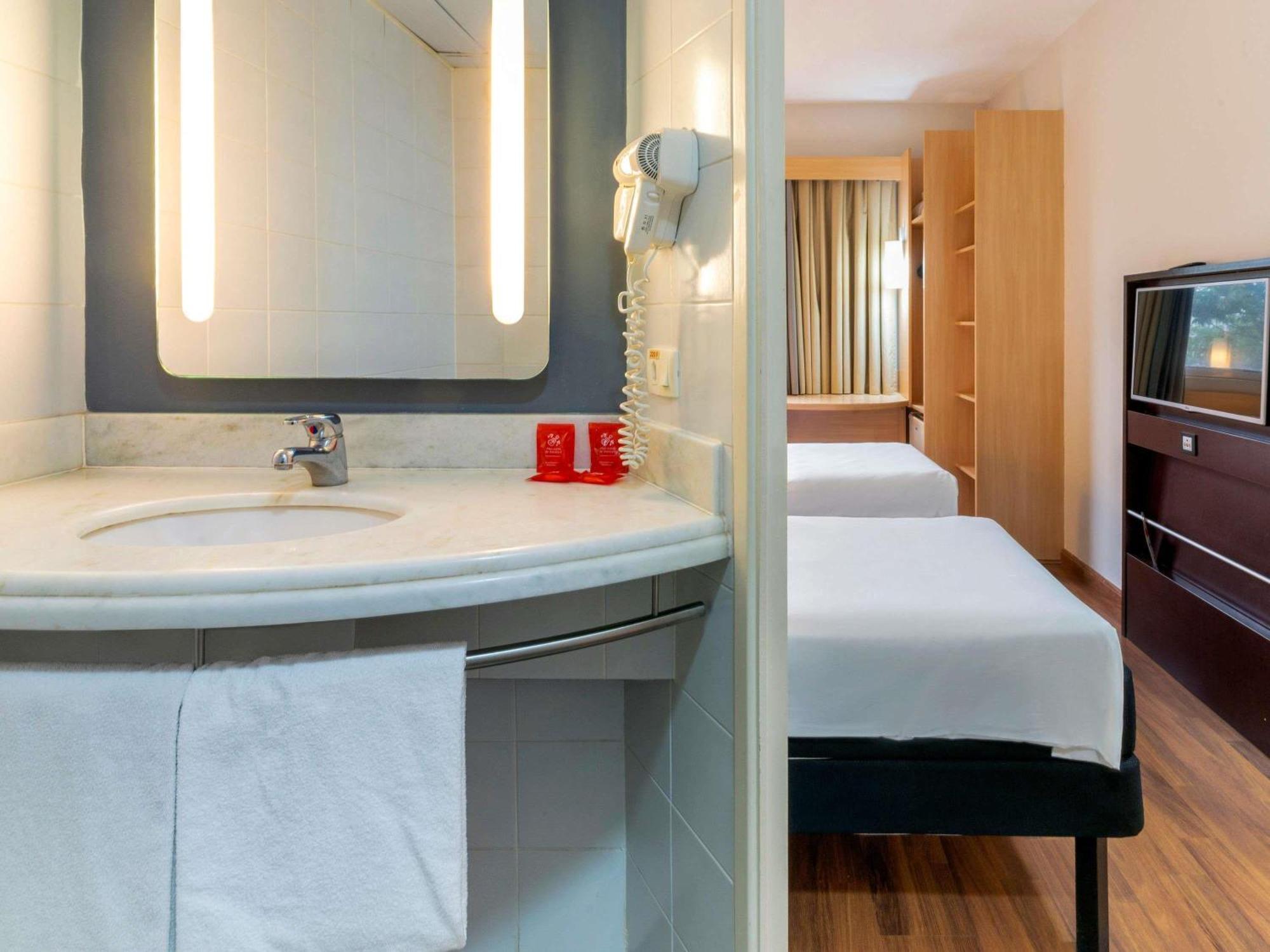 Standard Apartment Twin Beds