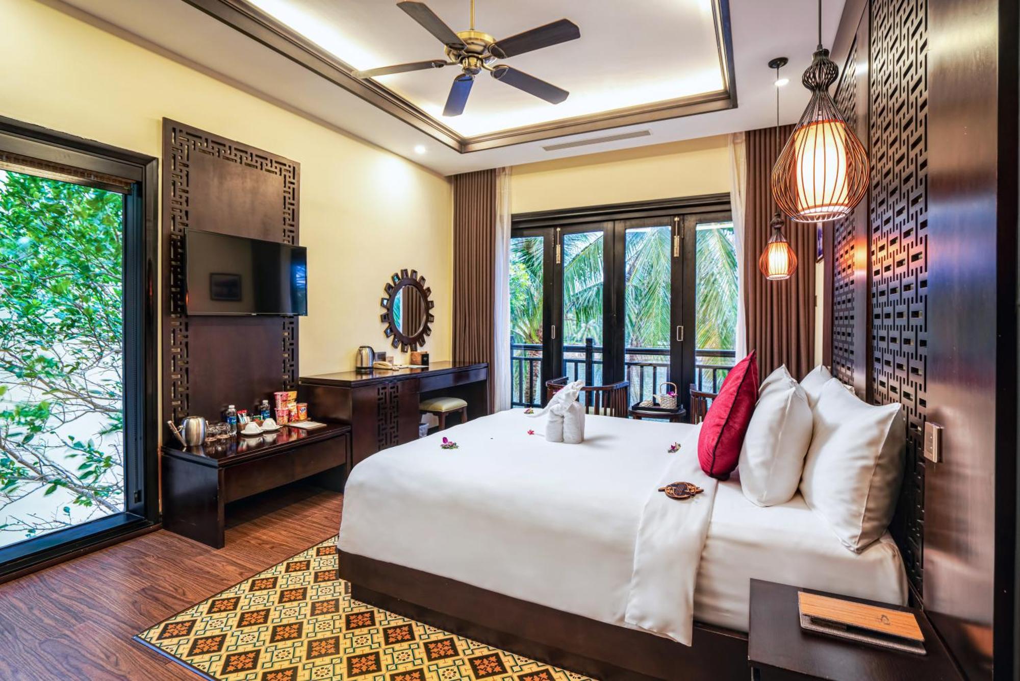 Three-Bedroom Villa Private Pool River View
