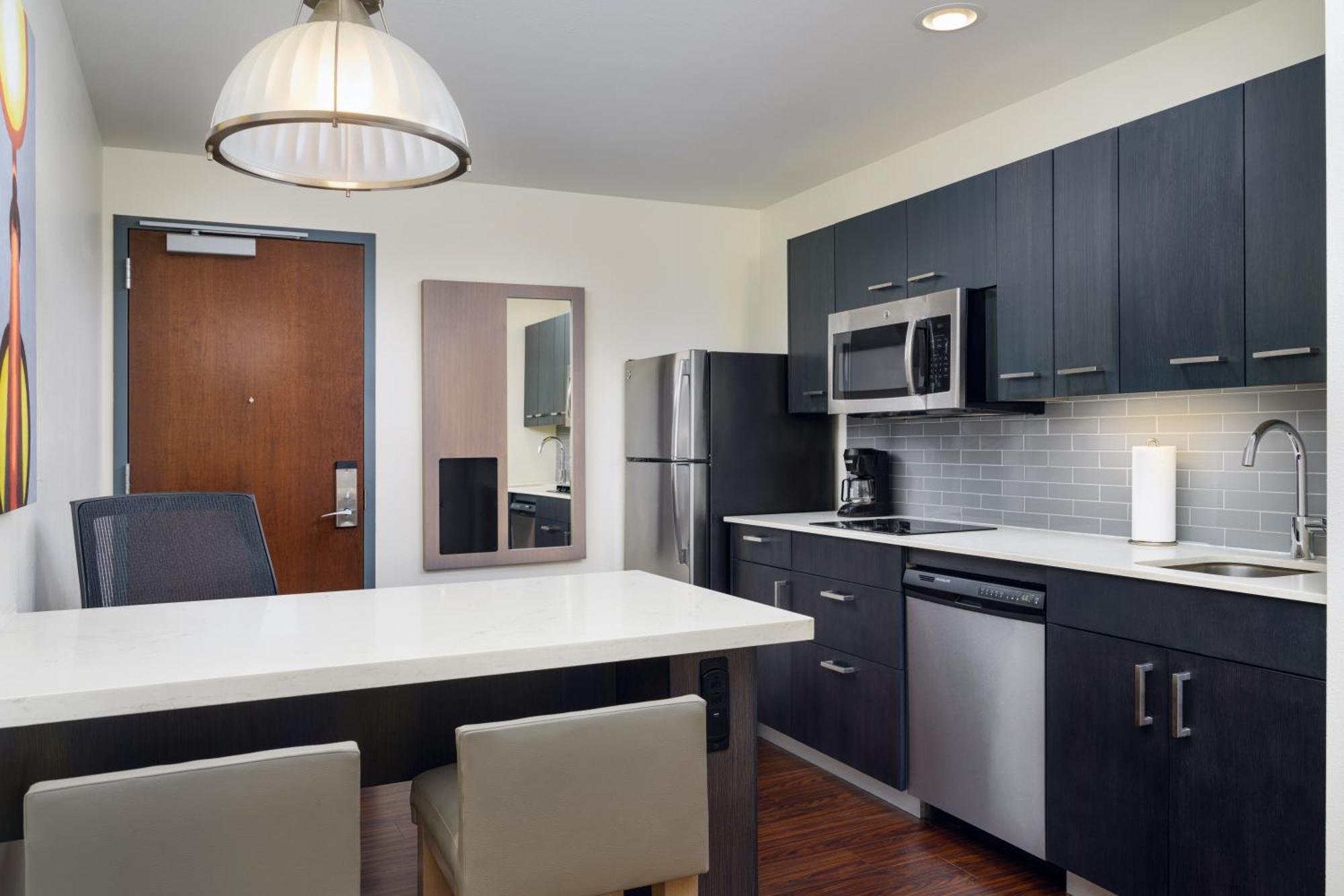 King Studio Suite Kitchen