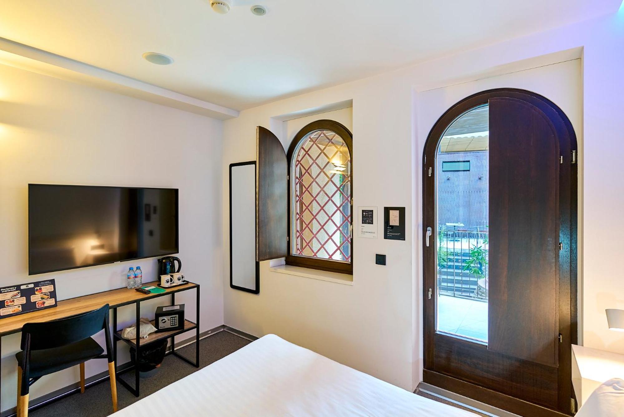Large Single Room