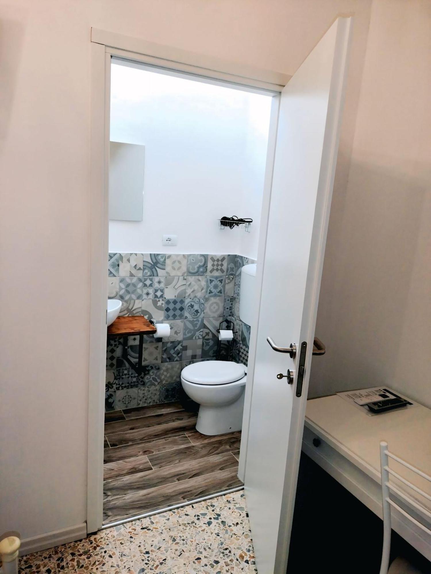 Double Room Private Bathroom