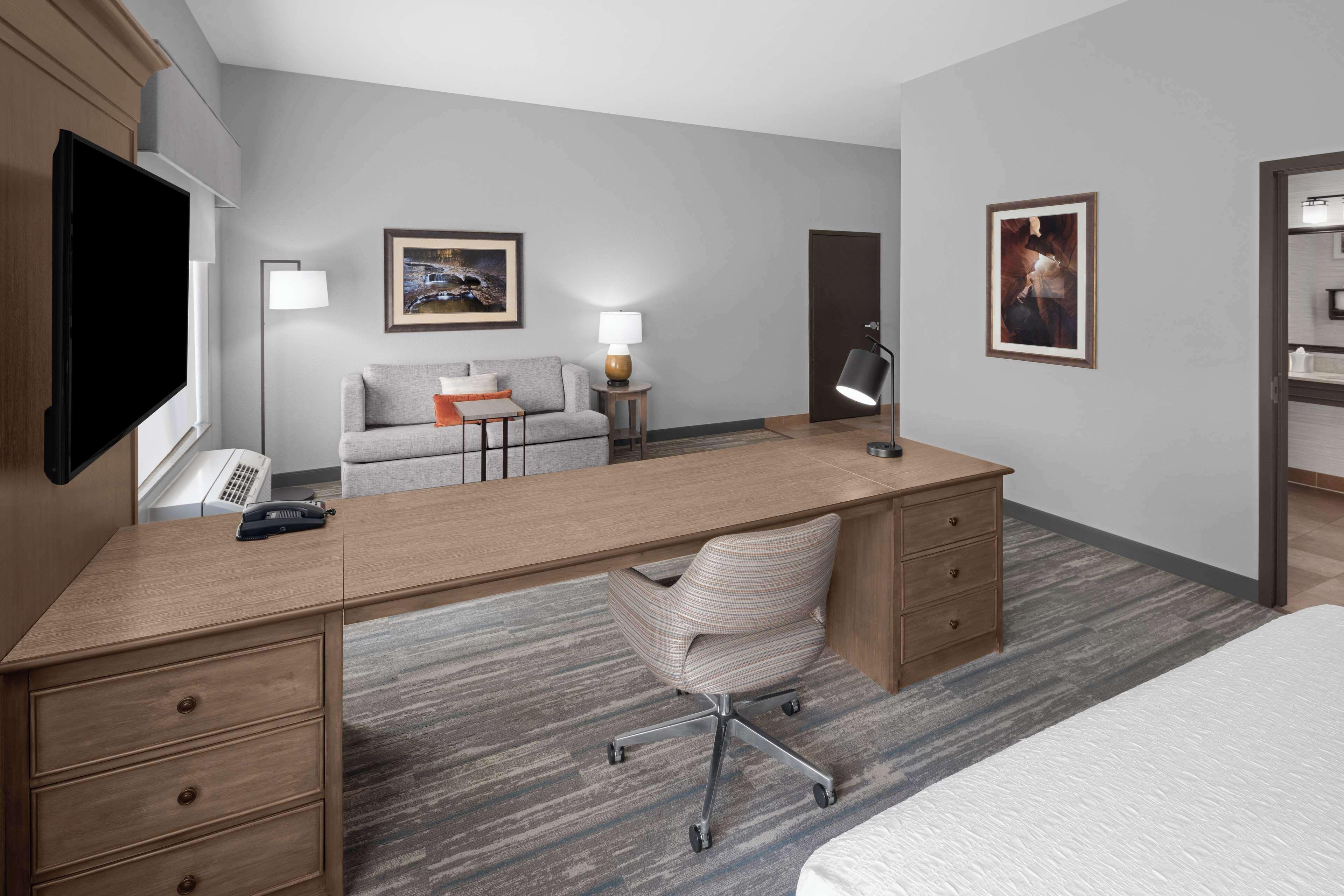 King Room with Accessible Tub - Mobility and Hearing Access/Non-Smoking
