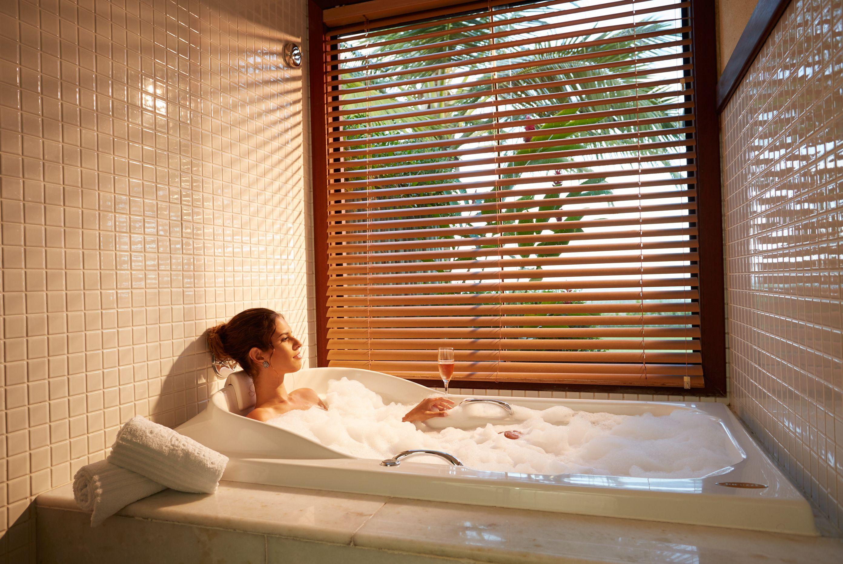 Superior Bungalow Hot Tub