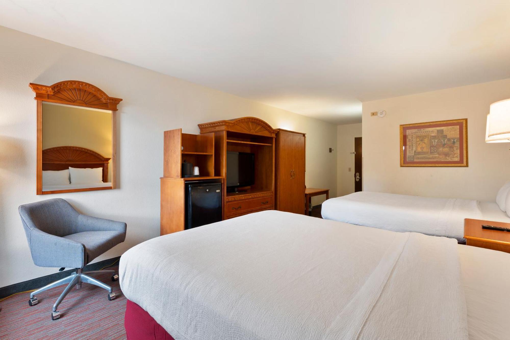 Standard Queen Room