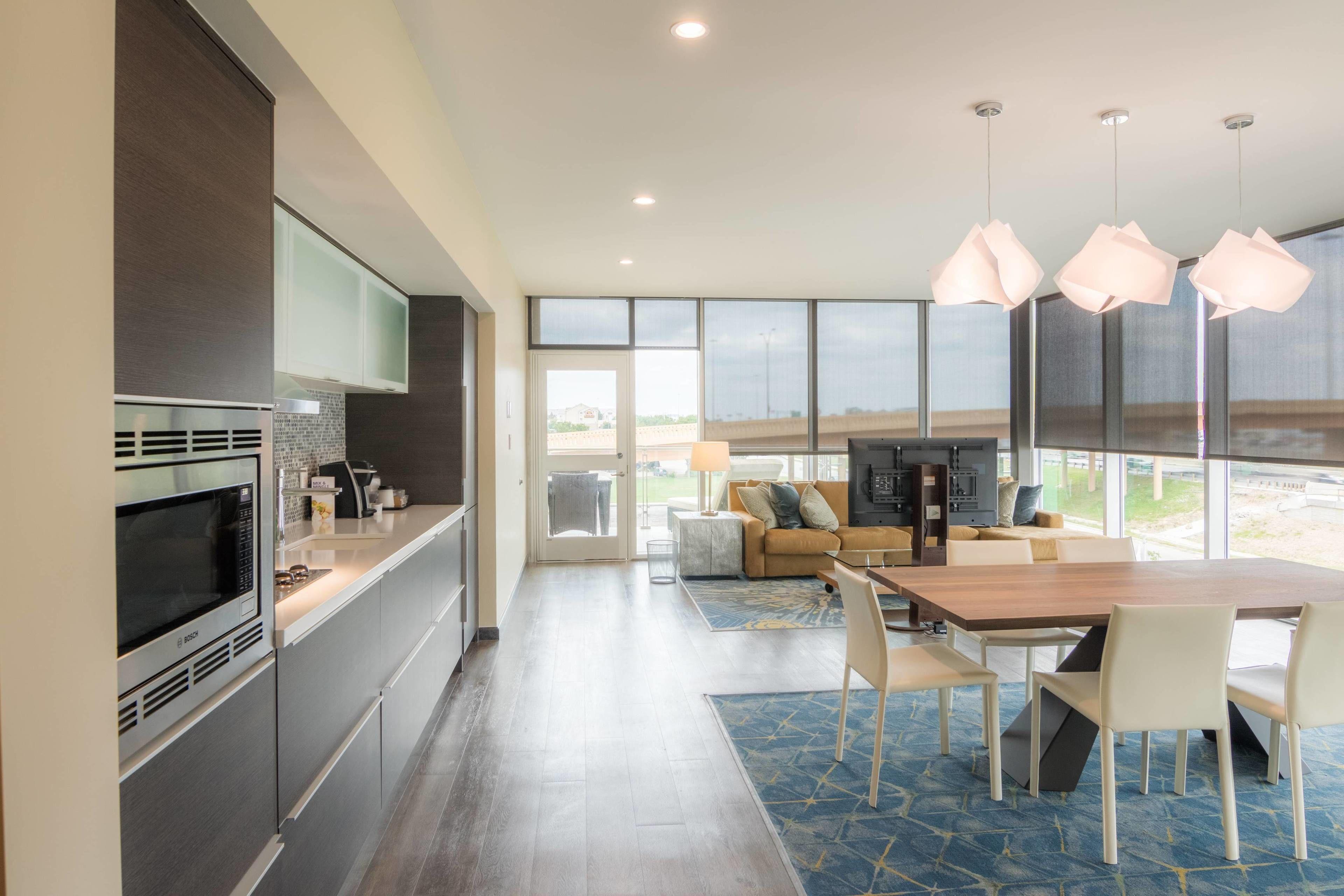 Two-Bedroom Apartment with King Bed, Bunk Beds, Roll-In Shower and Sofa Bed - Mobility Access