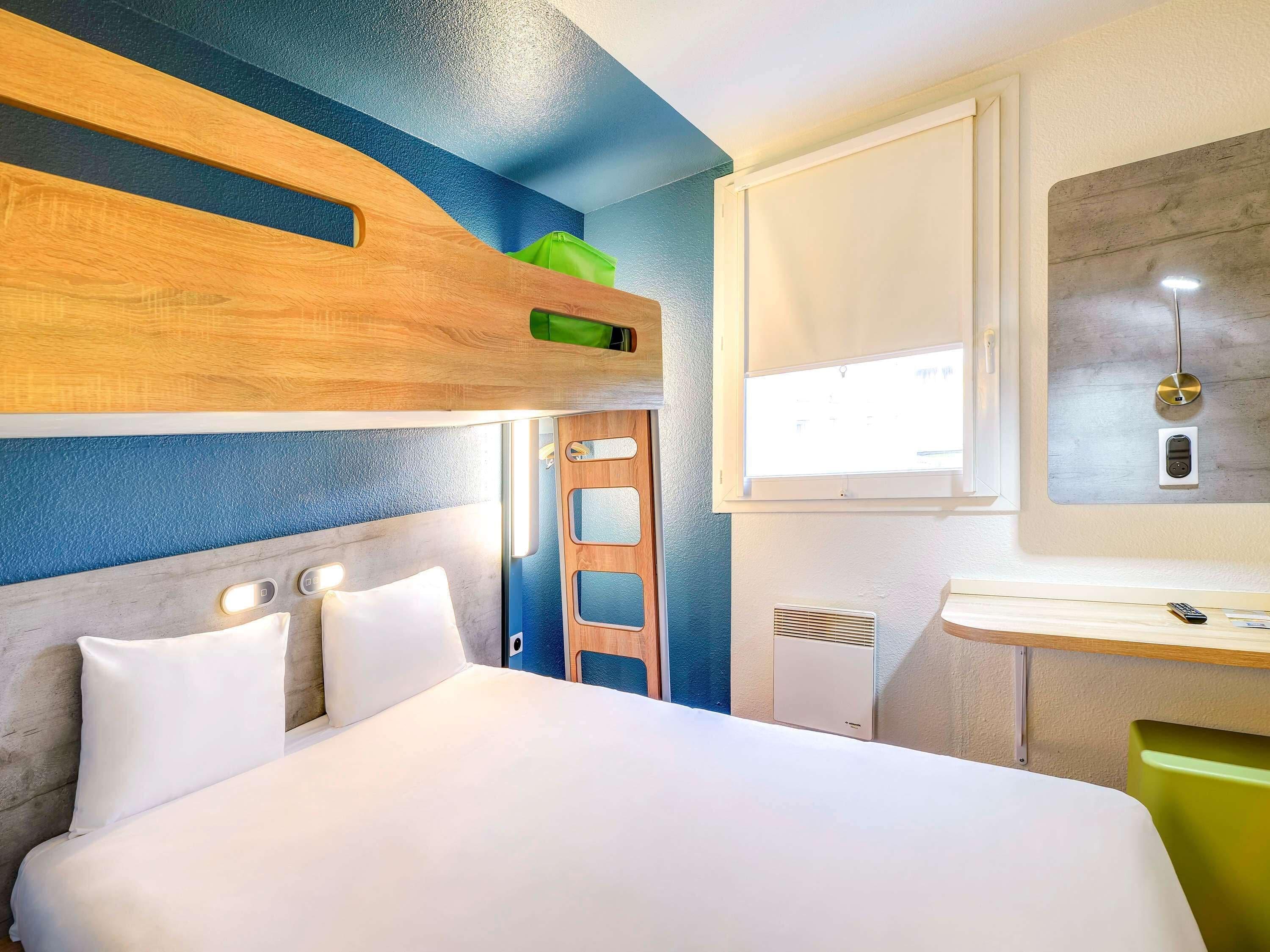 Room One Queen Bed One Bunk Bed