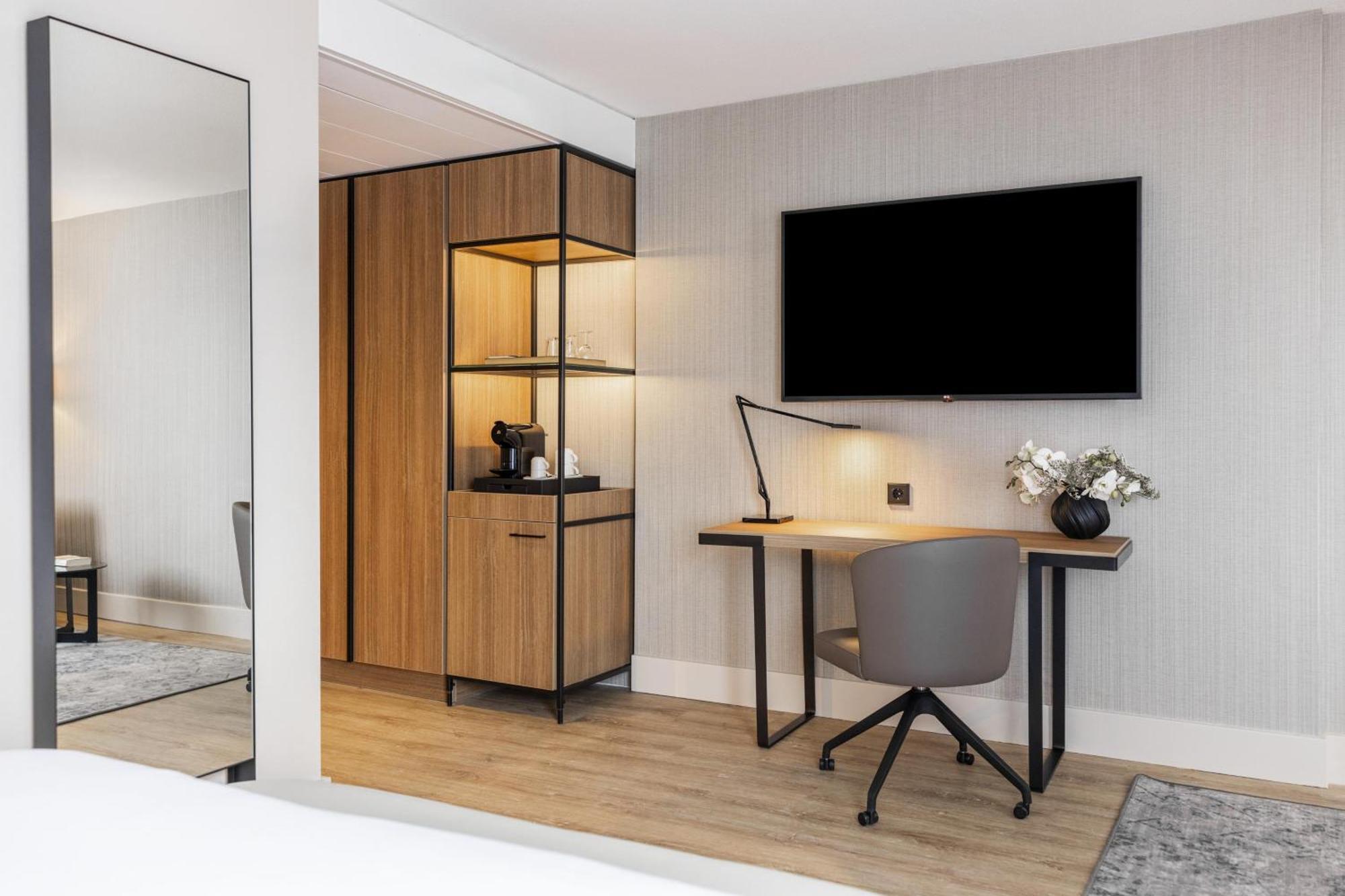 Superior Courtyard Room