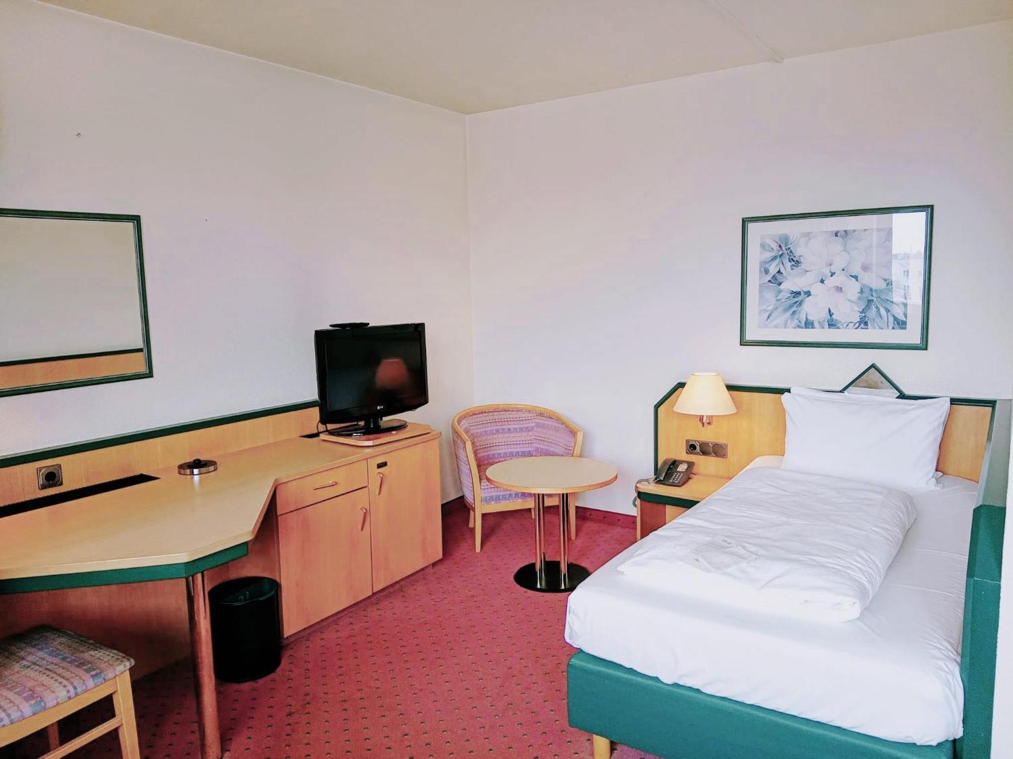 Standard Room One Twin Bed