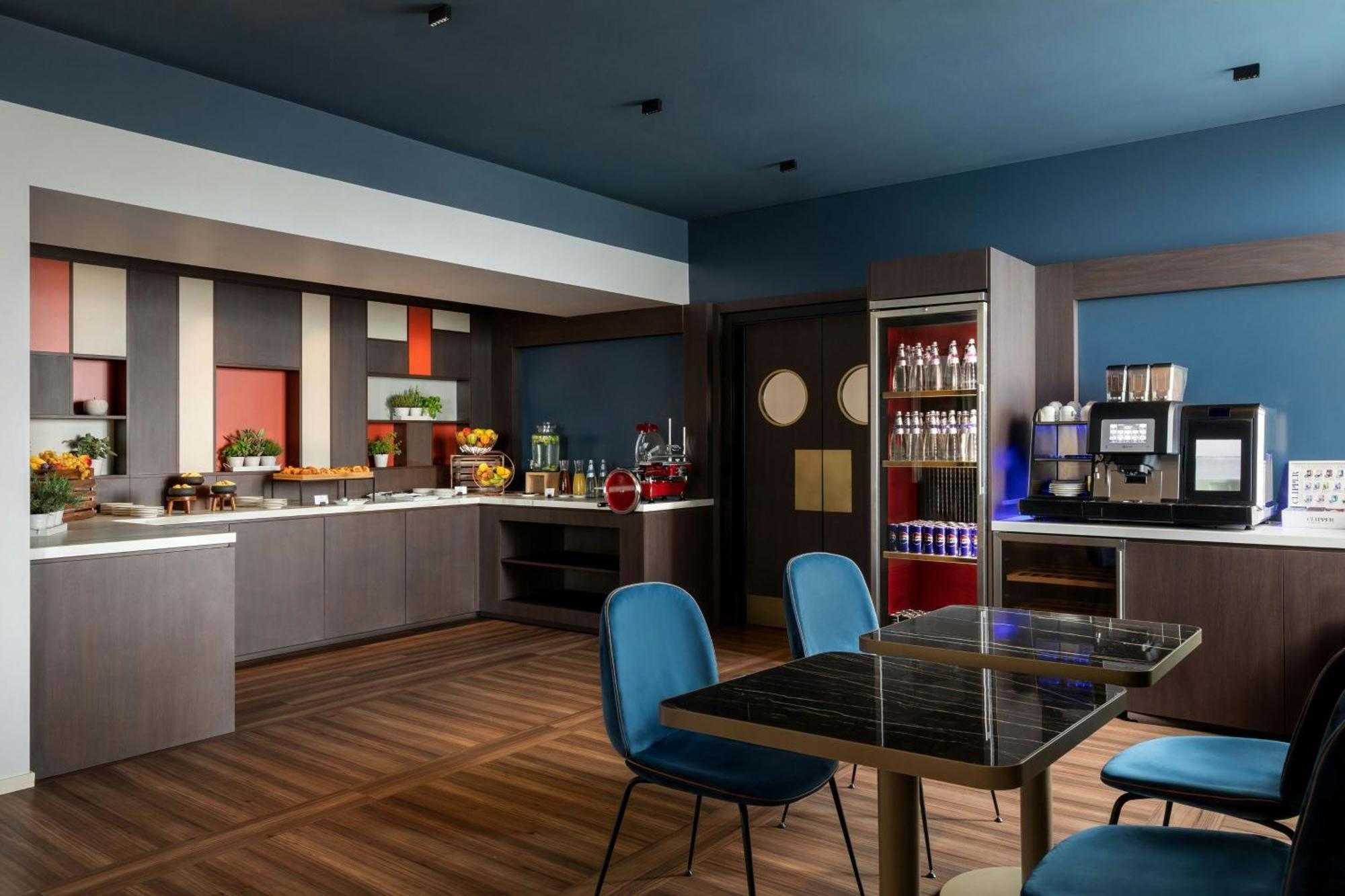 King Room Club Lounge Access
