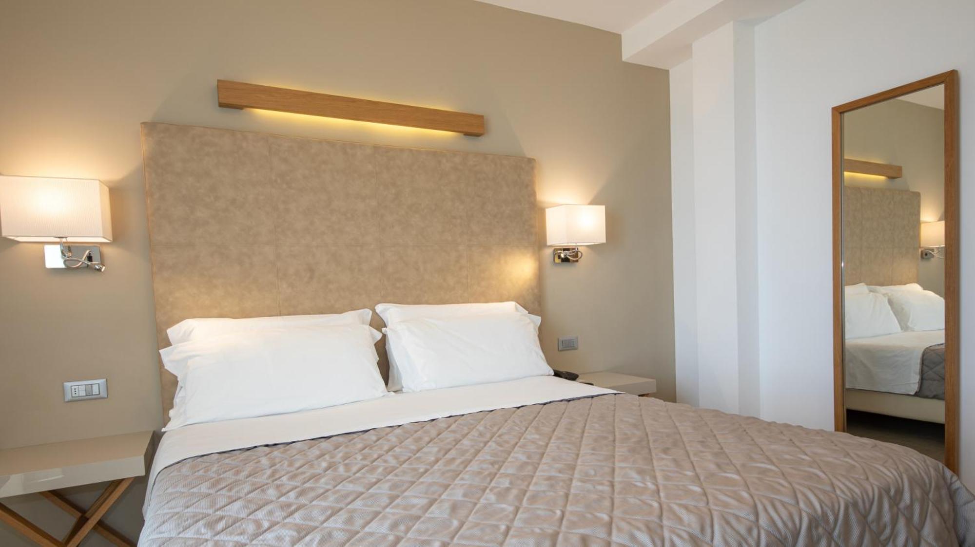 Superior Double or Twin Room with Partial Sea View,1722891988:JPEG