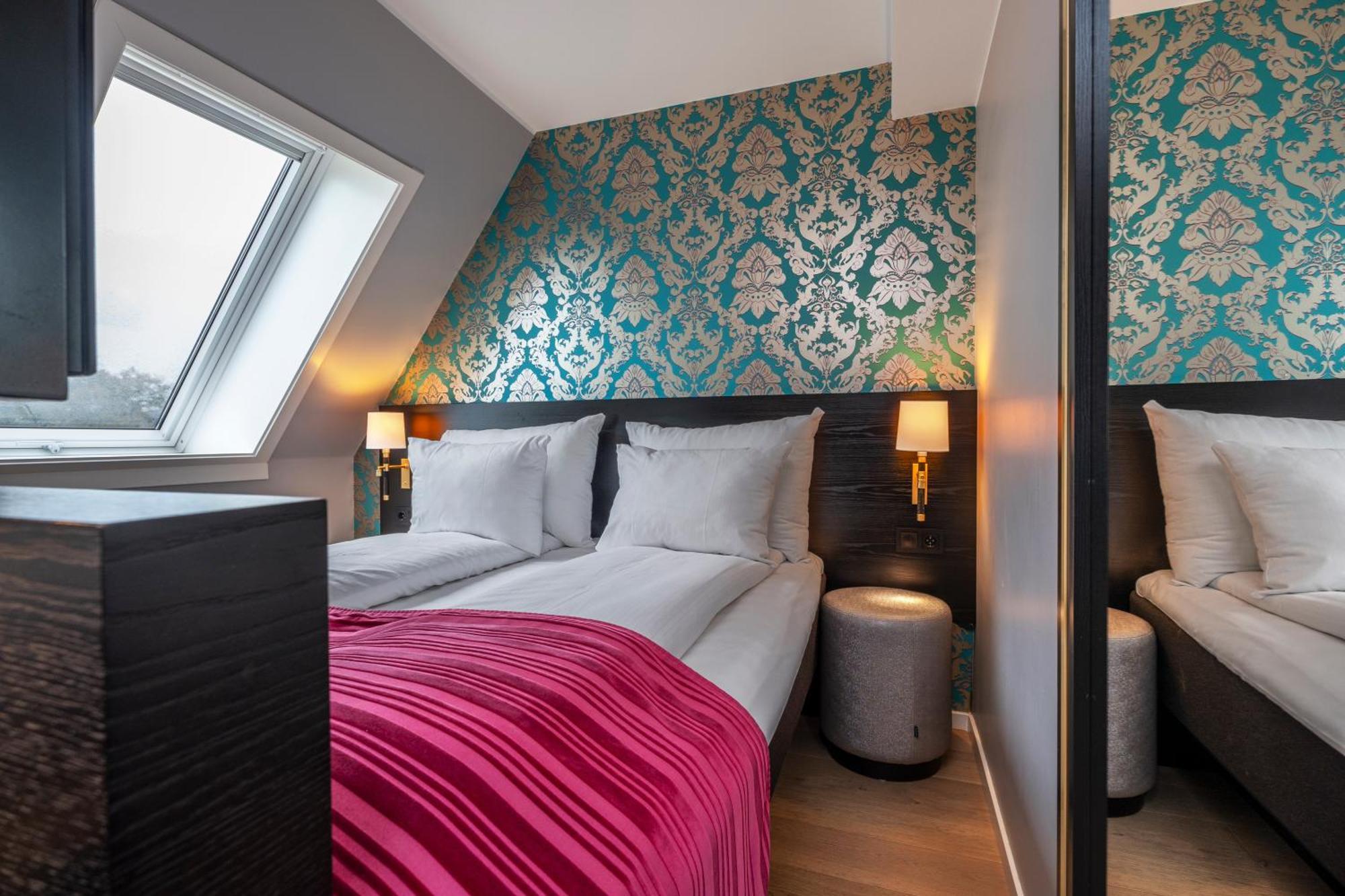 Small Double Room 9-11 mq suggested
