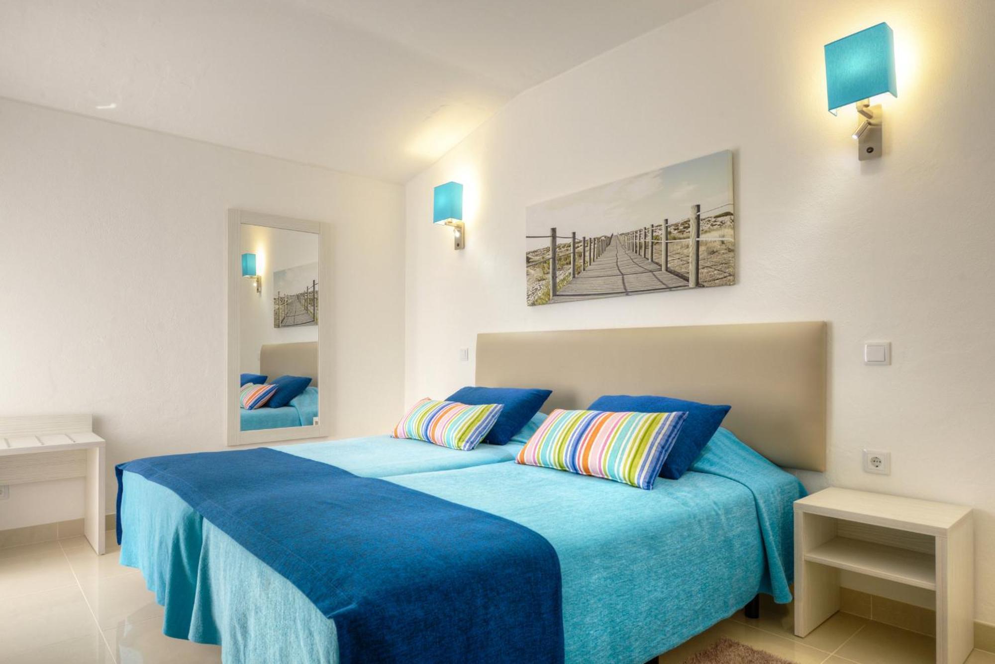 Deluxe One-Bedroom Apartment