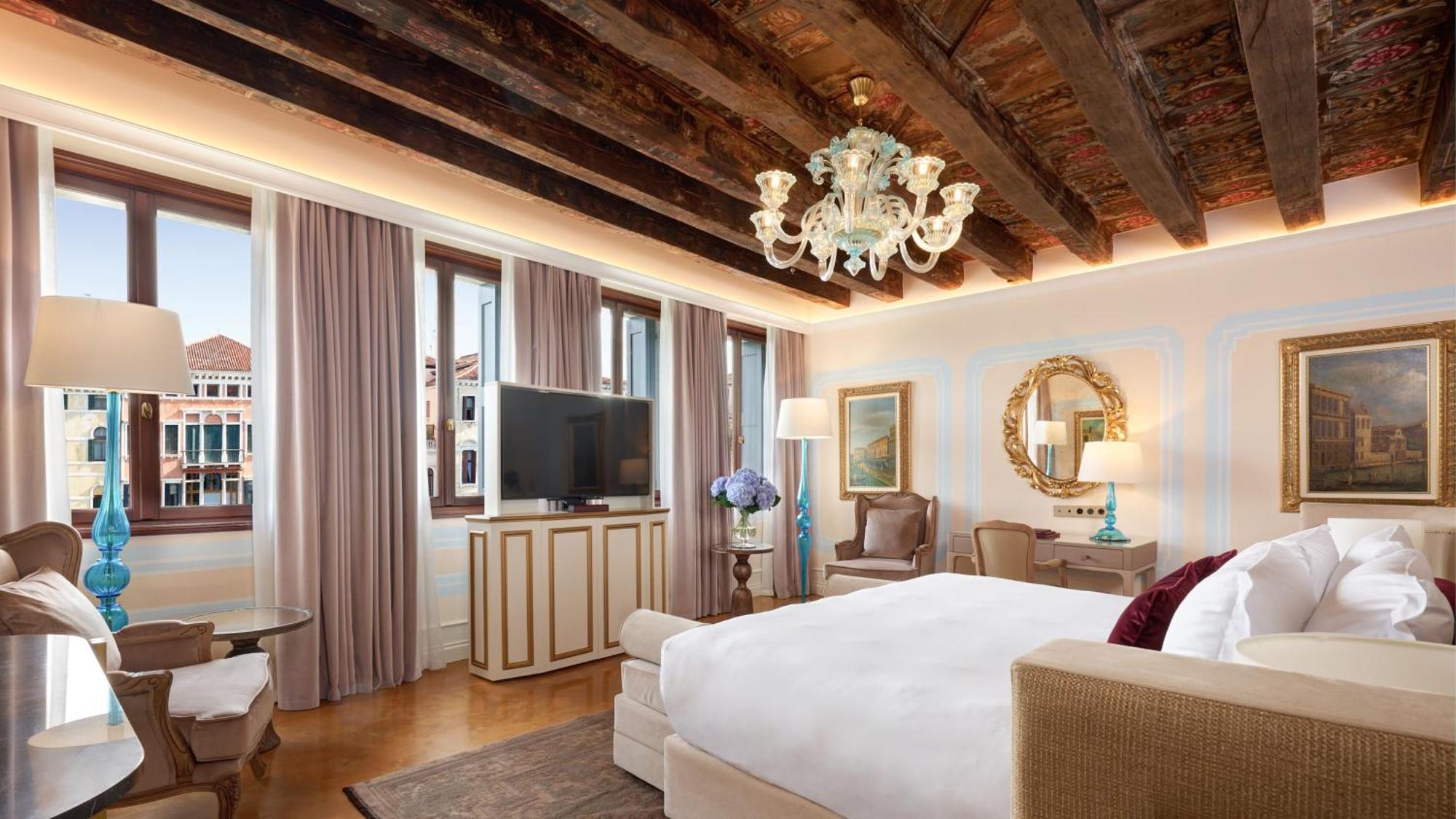 Premium Junior Suite Grand Canal View