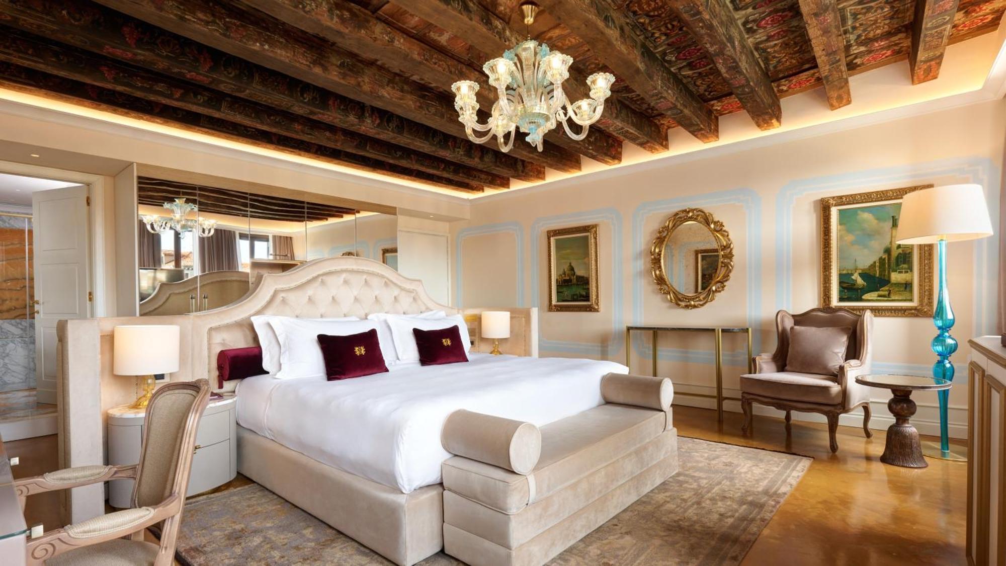 Premium Junior Suite Grand Canal View