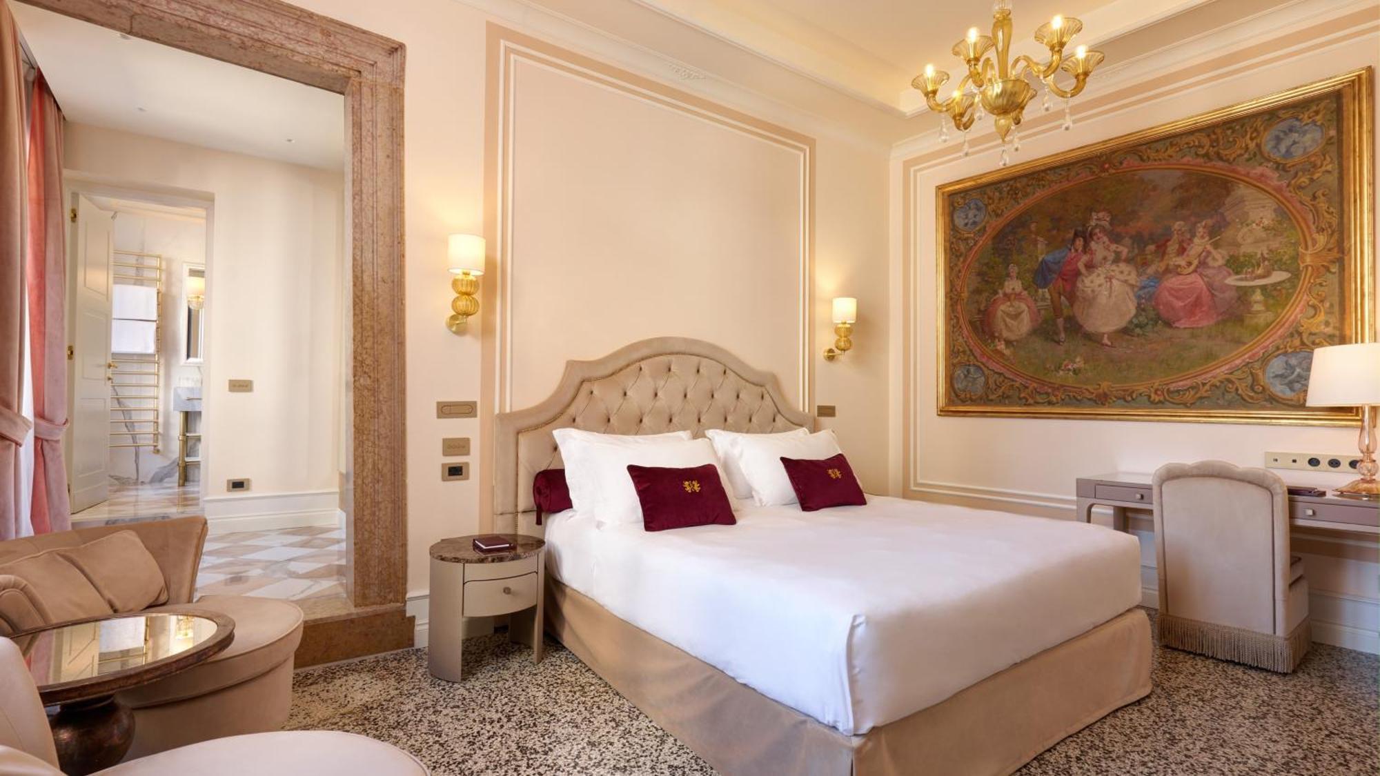 Prestige Double Room Lateral Canal View