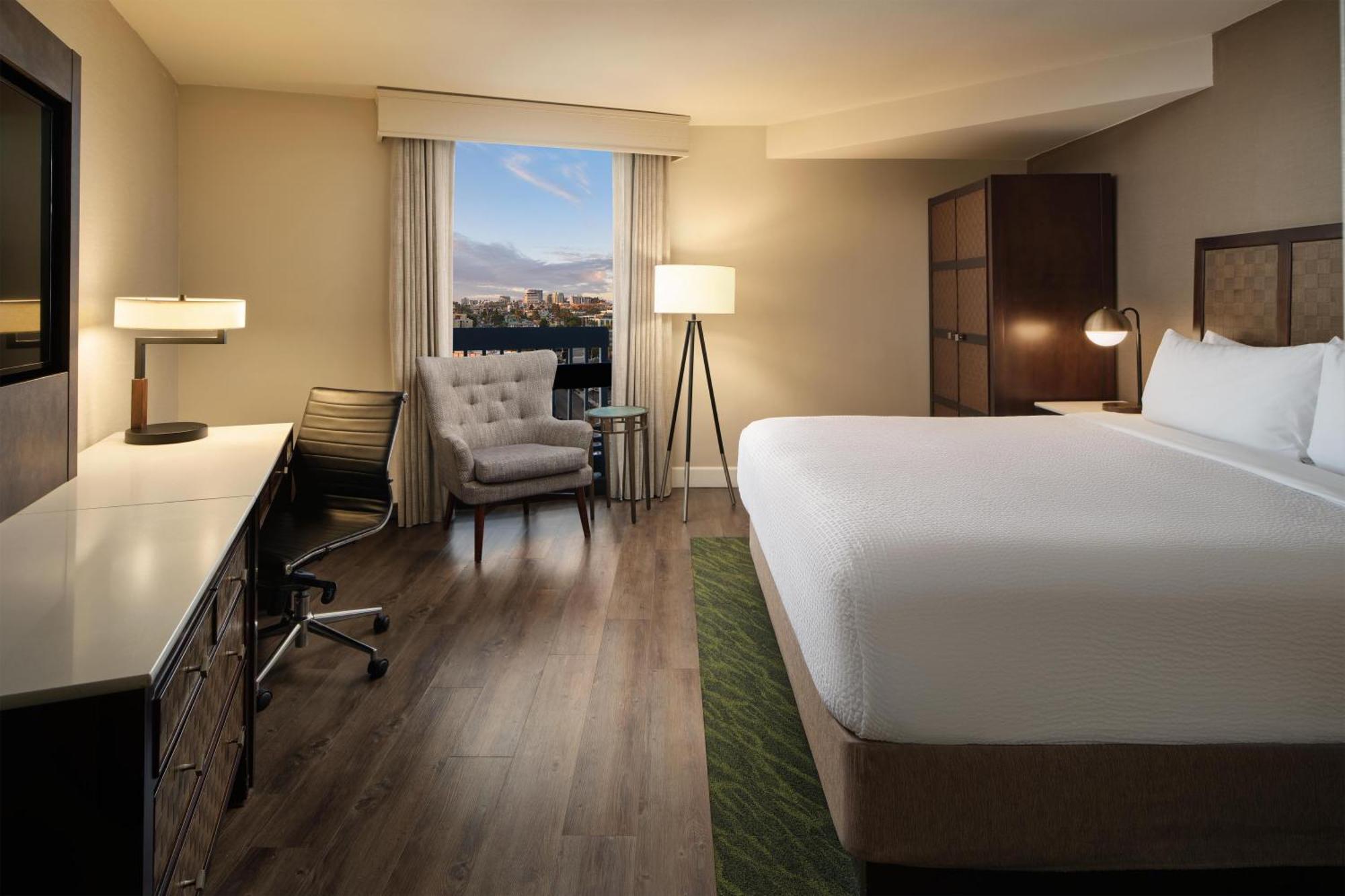 King Room City View Higher Floor or Non-Smoking