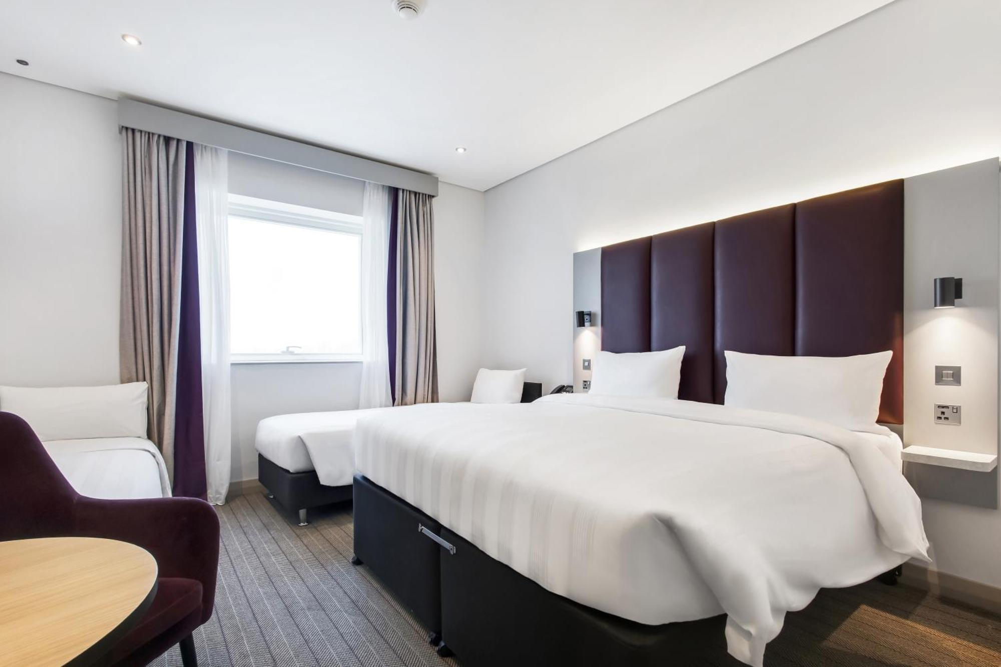 New Style Family Room -Non Smoking- Free DXB Airport Shuttle Every 30min to T1&3