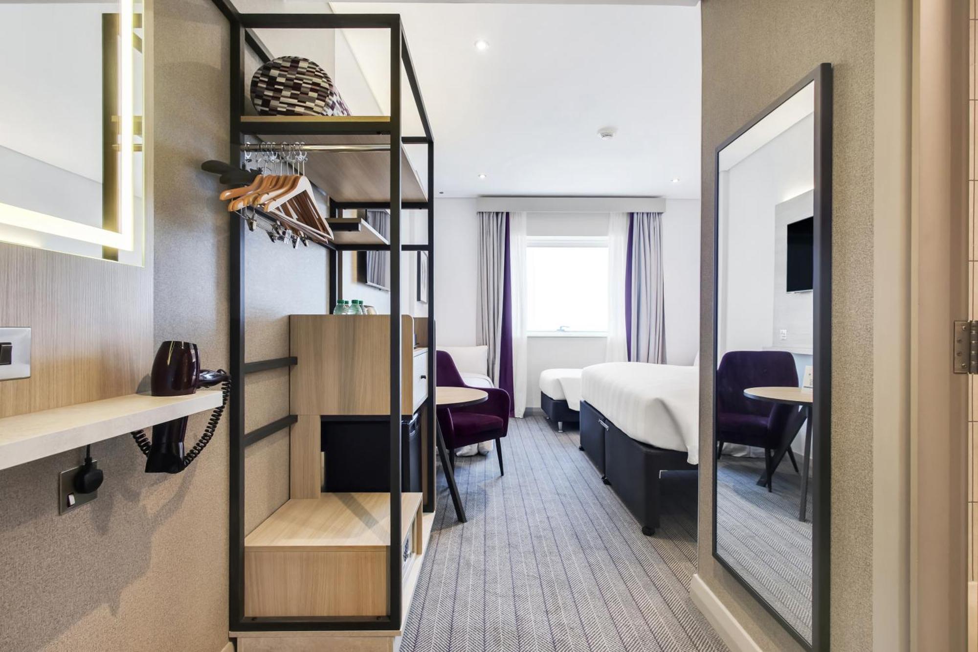 New Style Family Room Non Smoking DXB Airport Shuttle Every 30min to T1&3