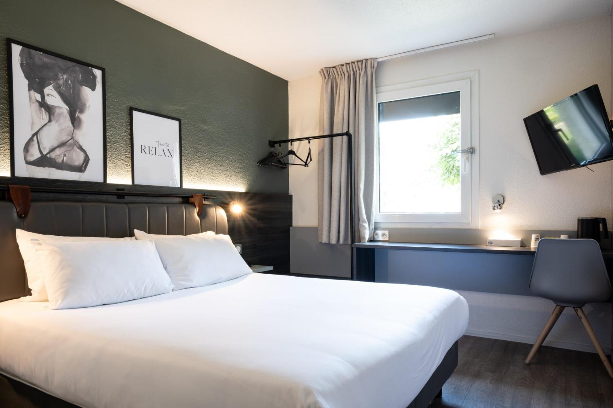 Standard Double Room Queen Bed