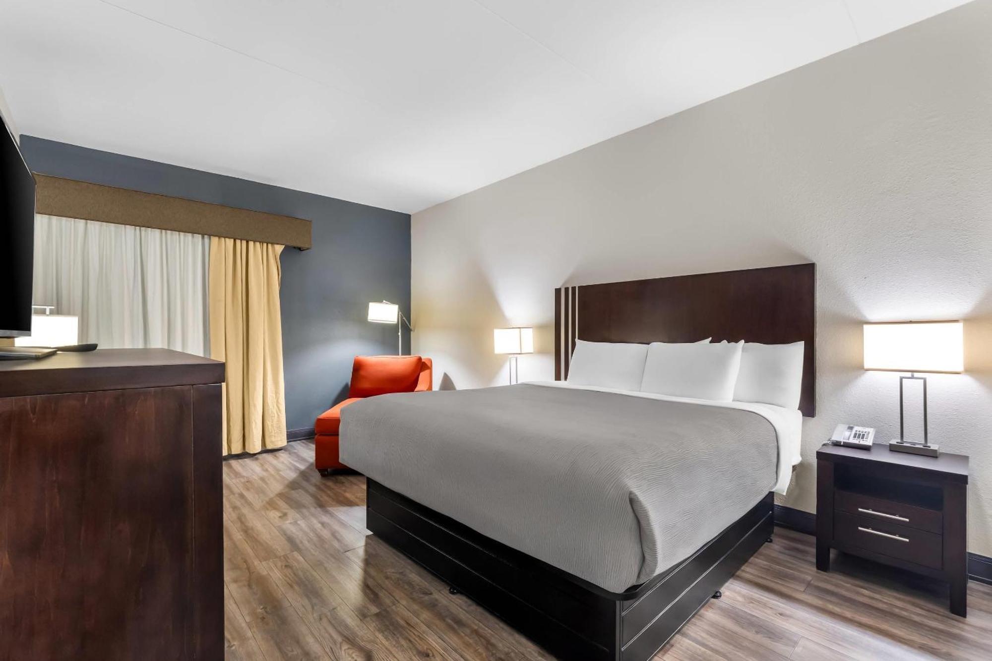 King Room Tub Disability Access or Non Smoking or Interior Corridor