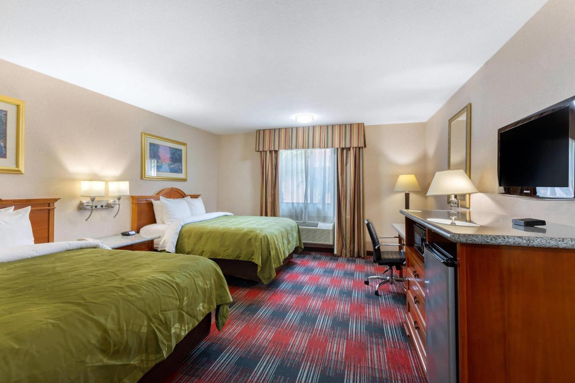 Accessible Room 2 Queen Beds Roll Shower Non Smoking