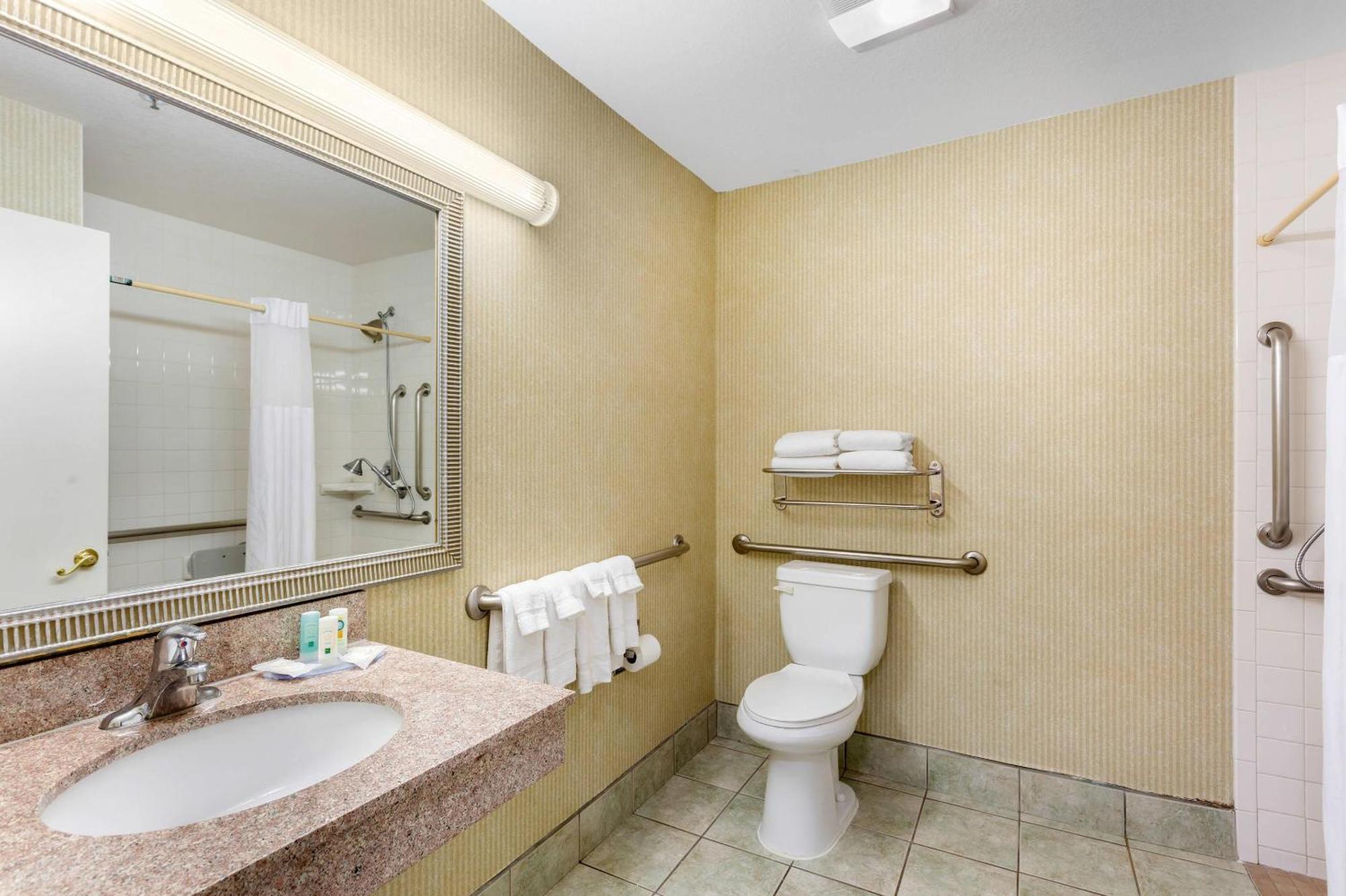 Accessible Room 2 Queen Beds Roll Shower Non Smoking