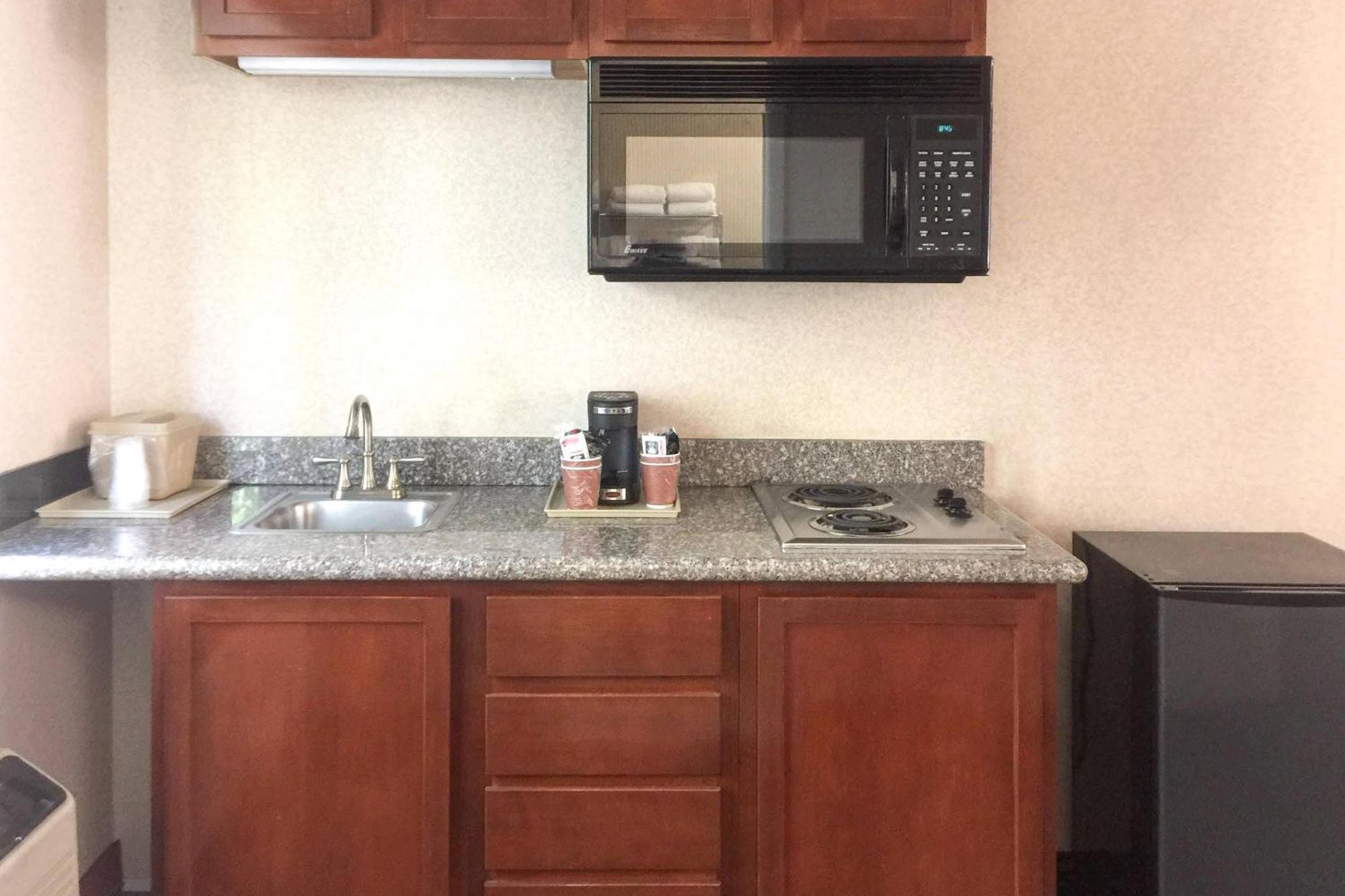 Deluxe Room 2 Queen Beds Kitchenette Non Smoking