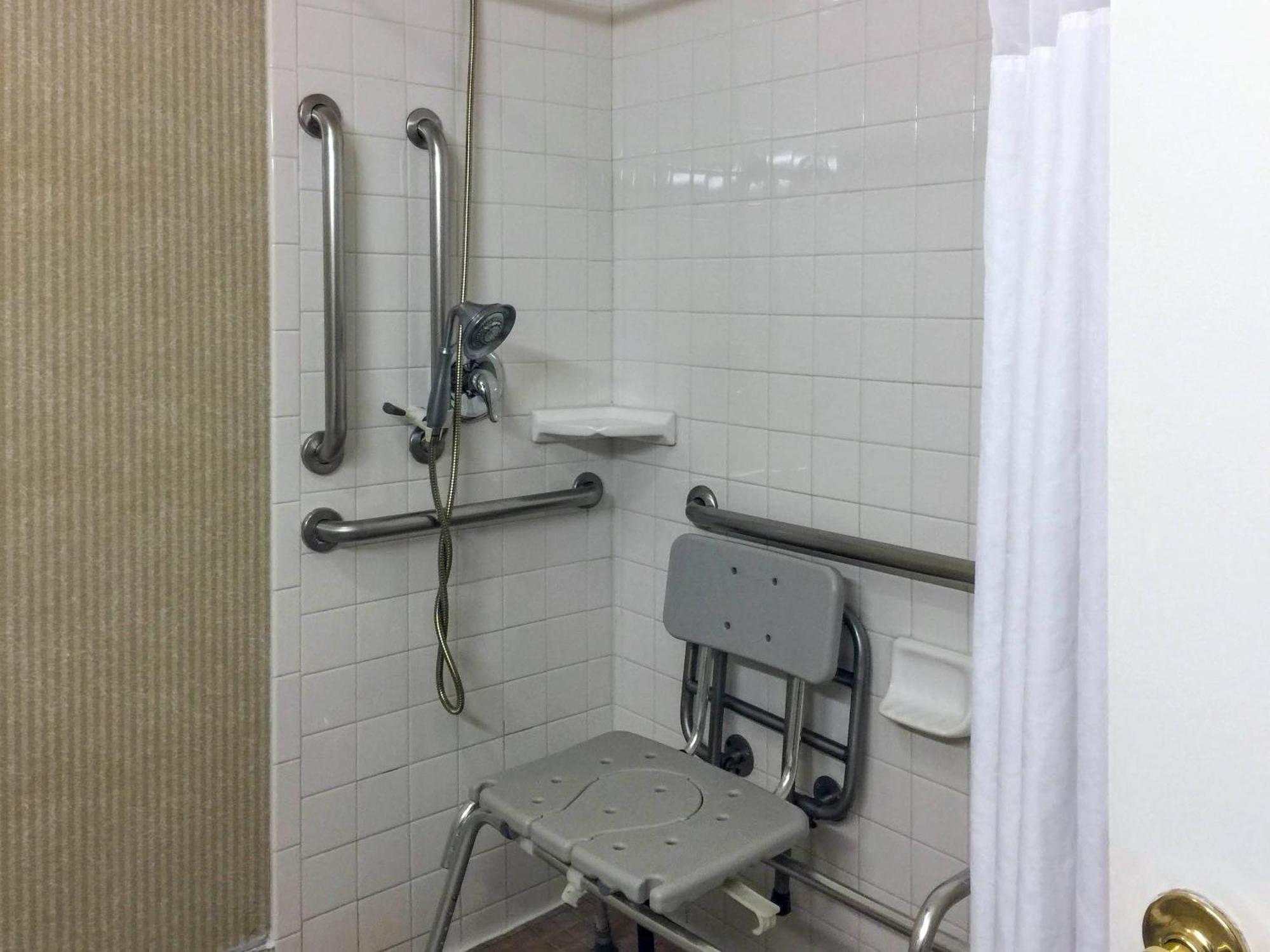 Accessible Room 2 Queen Beds Roll Shower Non Smoking