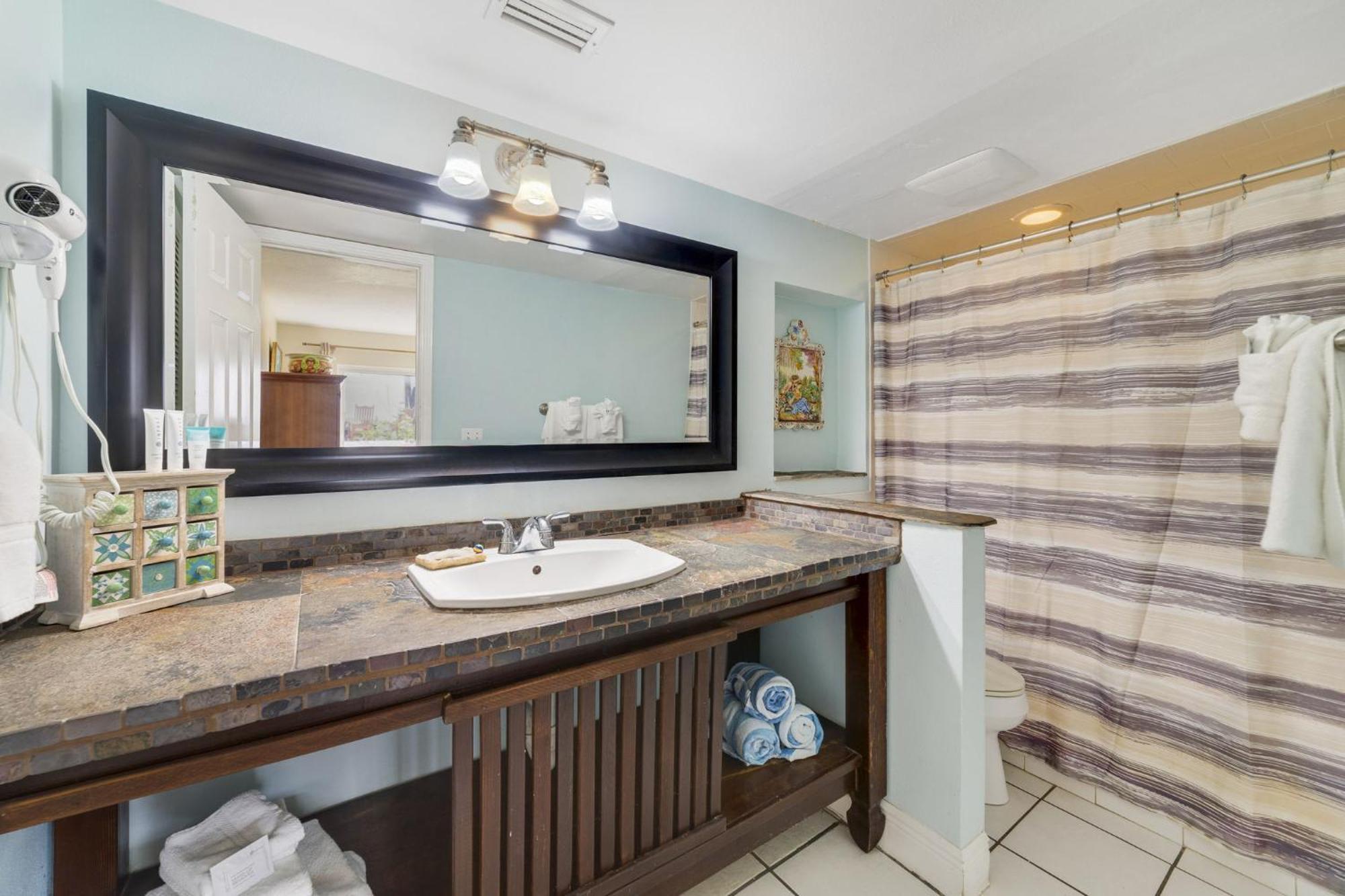 Two-Bedroom King Apartment Oceanfront View