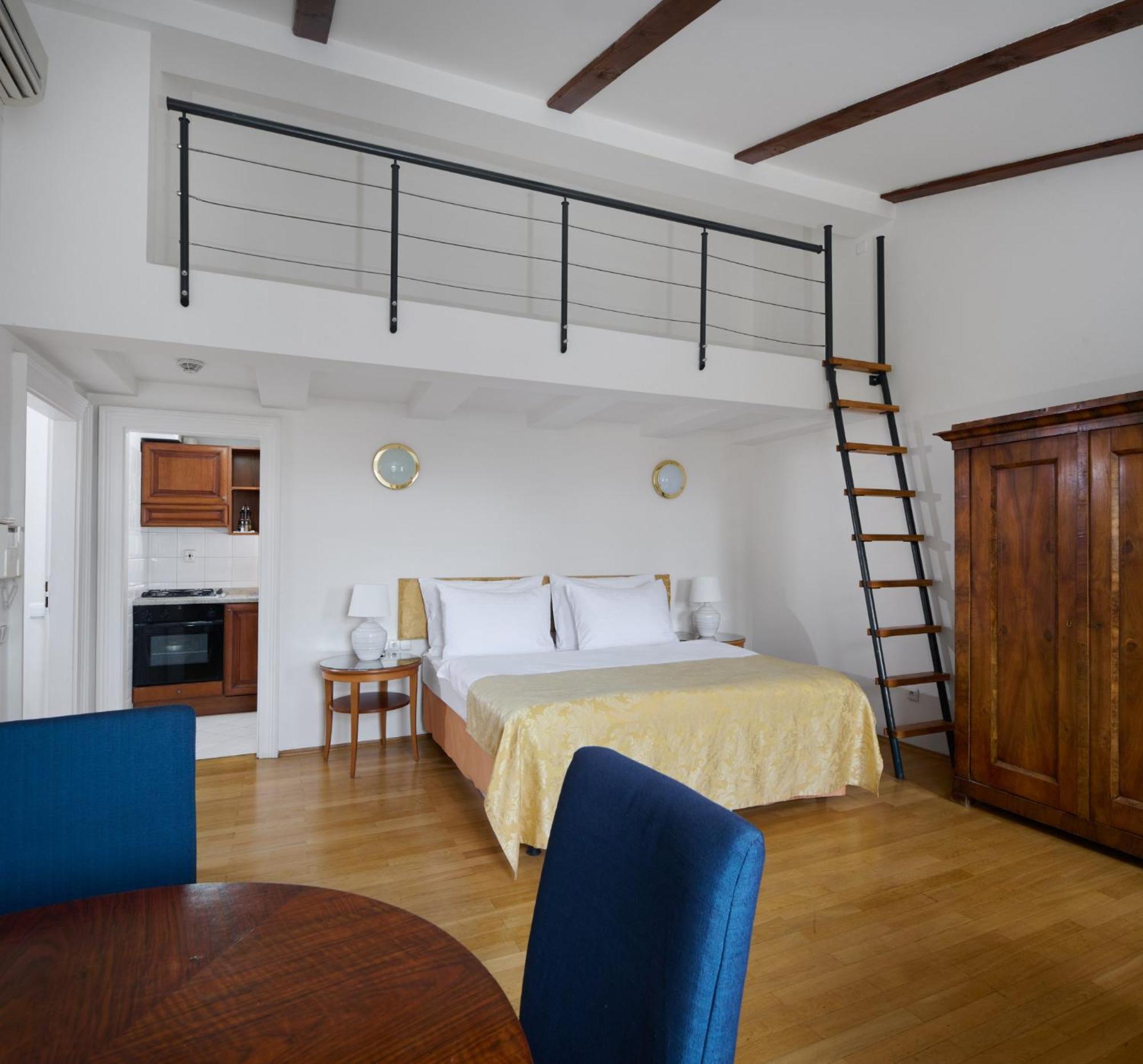 Attic Suite Apartment