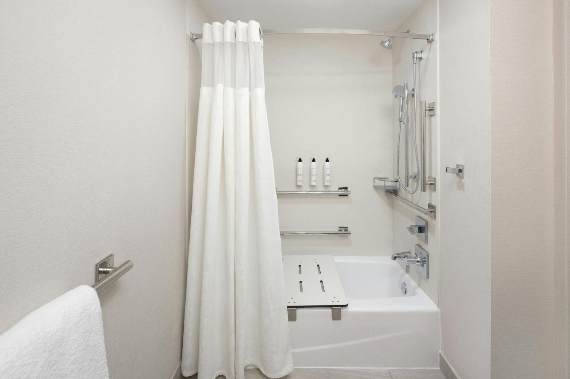 Queen Room Bathtub Mobility Access or Hearing Accessible