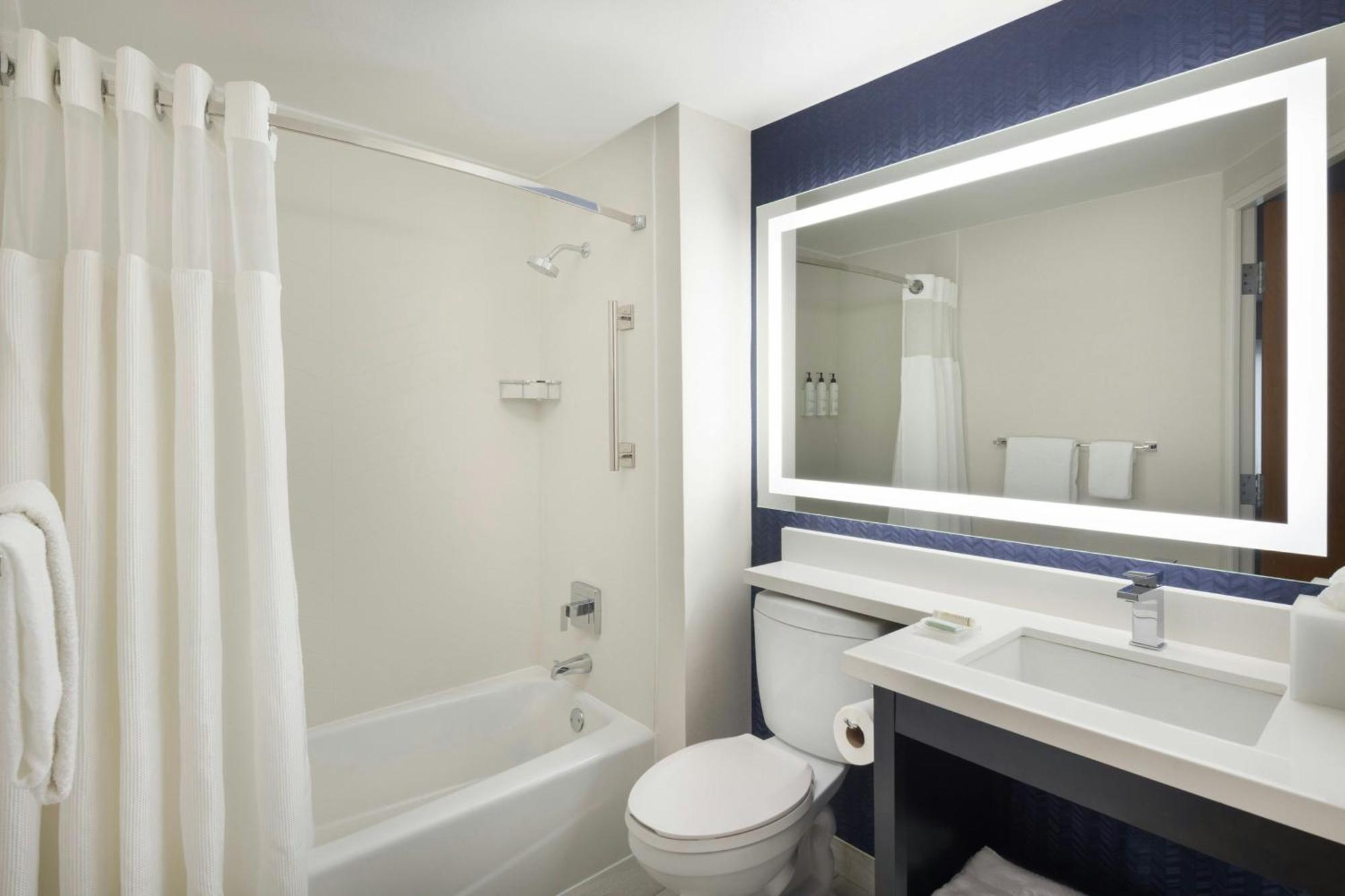 Queen Room Two Queen Beds Hearing Accessible